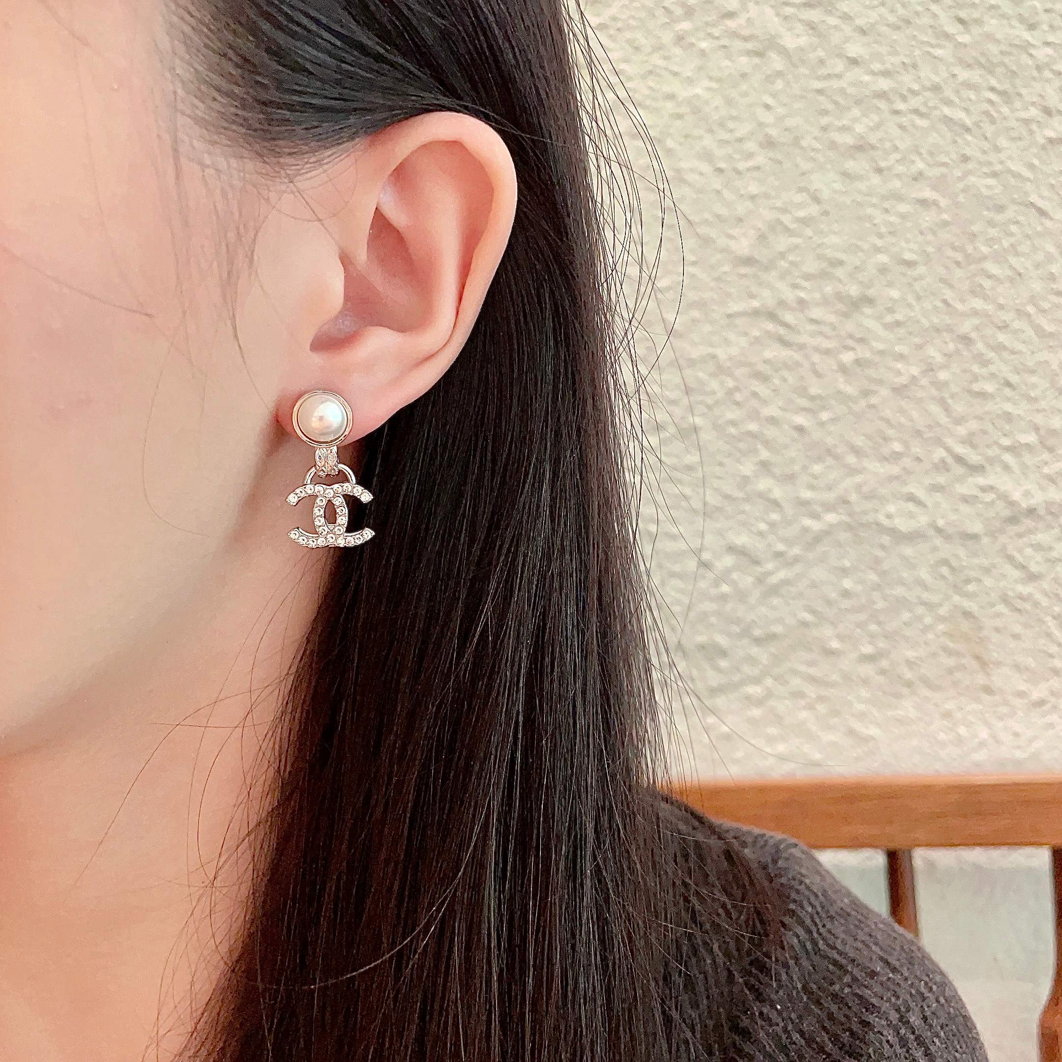  Chanel香奈儿 中古 双C耳钉👀原版复刻logo 小香家的款式真心无需多介绍😘🎶每一款都超好看，精