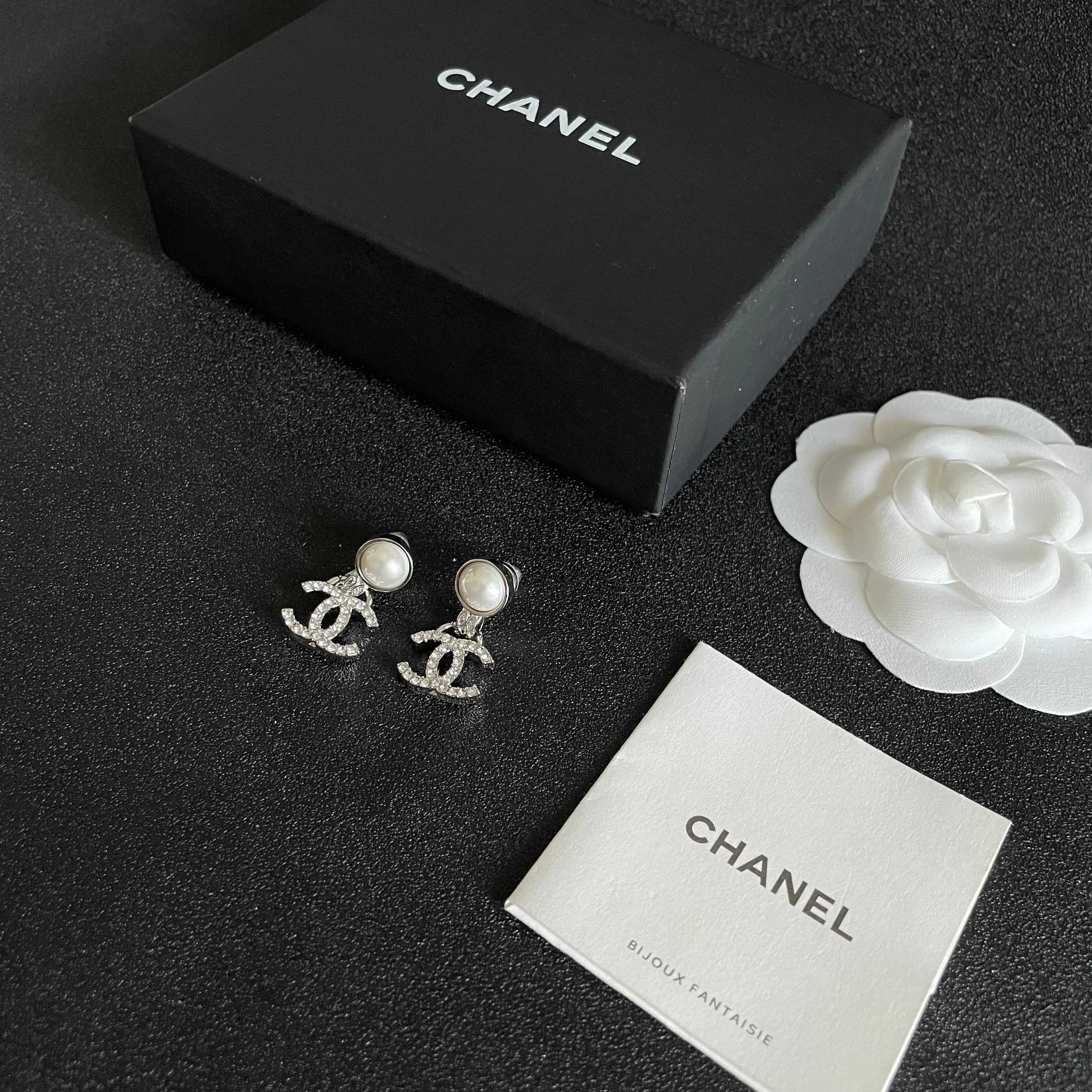  Chanel香奈儿 中古 双C耳钉👀原版复刻logo 小香家的款式真心无需多介绍😘🎶每一款都超好看，精