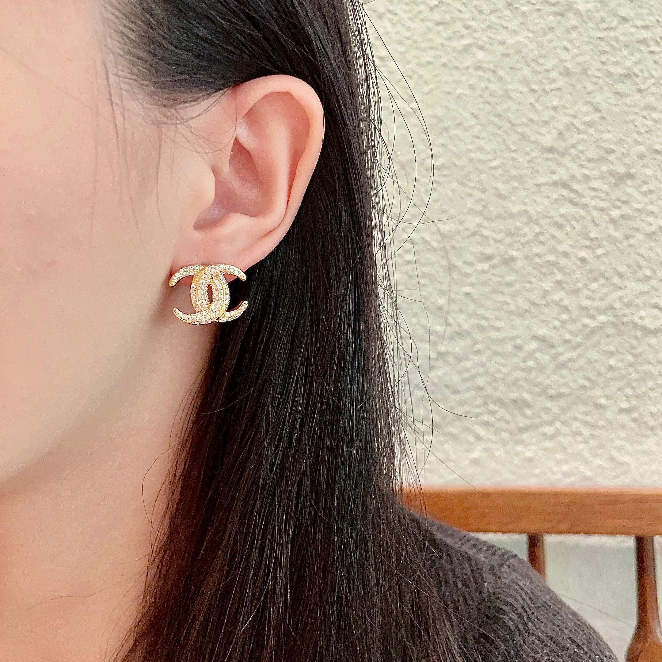  Chanel香奈儿 中古 双C耳钉👀原版复刻logo 小香家的款式真心无需多介绍😘🎶每一款都超好看，精