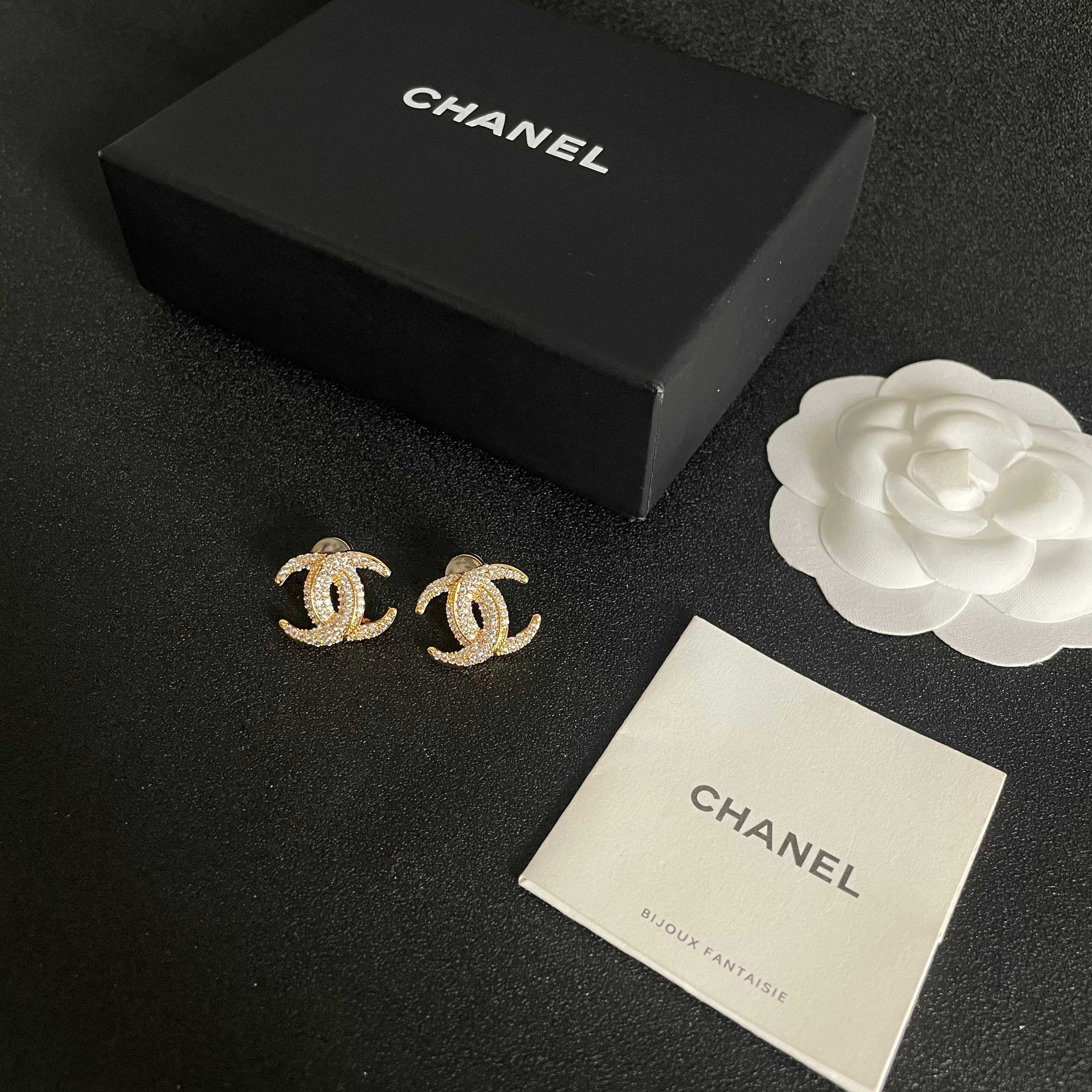  Chanel香奈儿 中古 双C耳钉👀原版复刻logo 小香家的款式真心无需多介绍😘🎶每一款都超好看，精