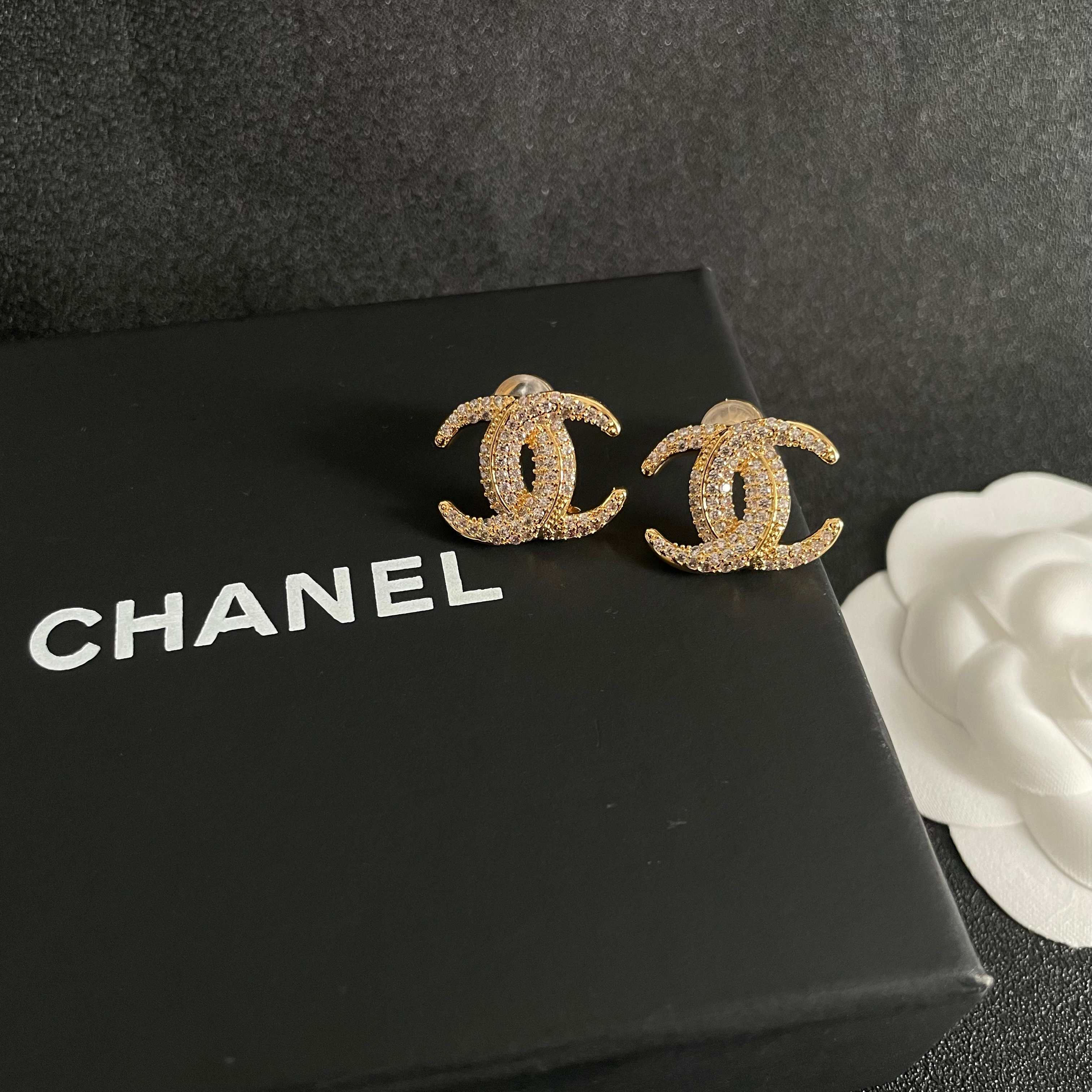  Chanel香奈儿 中古 双C耳钉👀原版复刻logo 小香家的款式真心无需多介绍😘🎶每一款都超好看，精