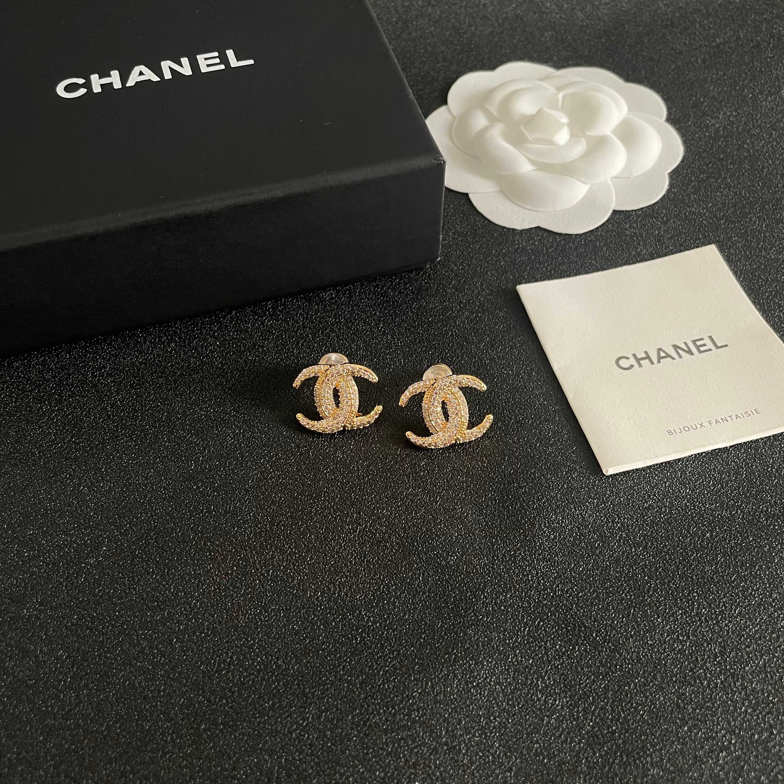  Chanel香奈儿 中古 双C耳钉👀原版复刻logo 小香家的款式真心无需多介绍😘🎶每一款都超好看，精