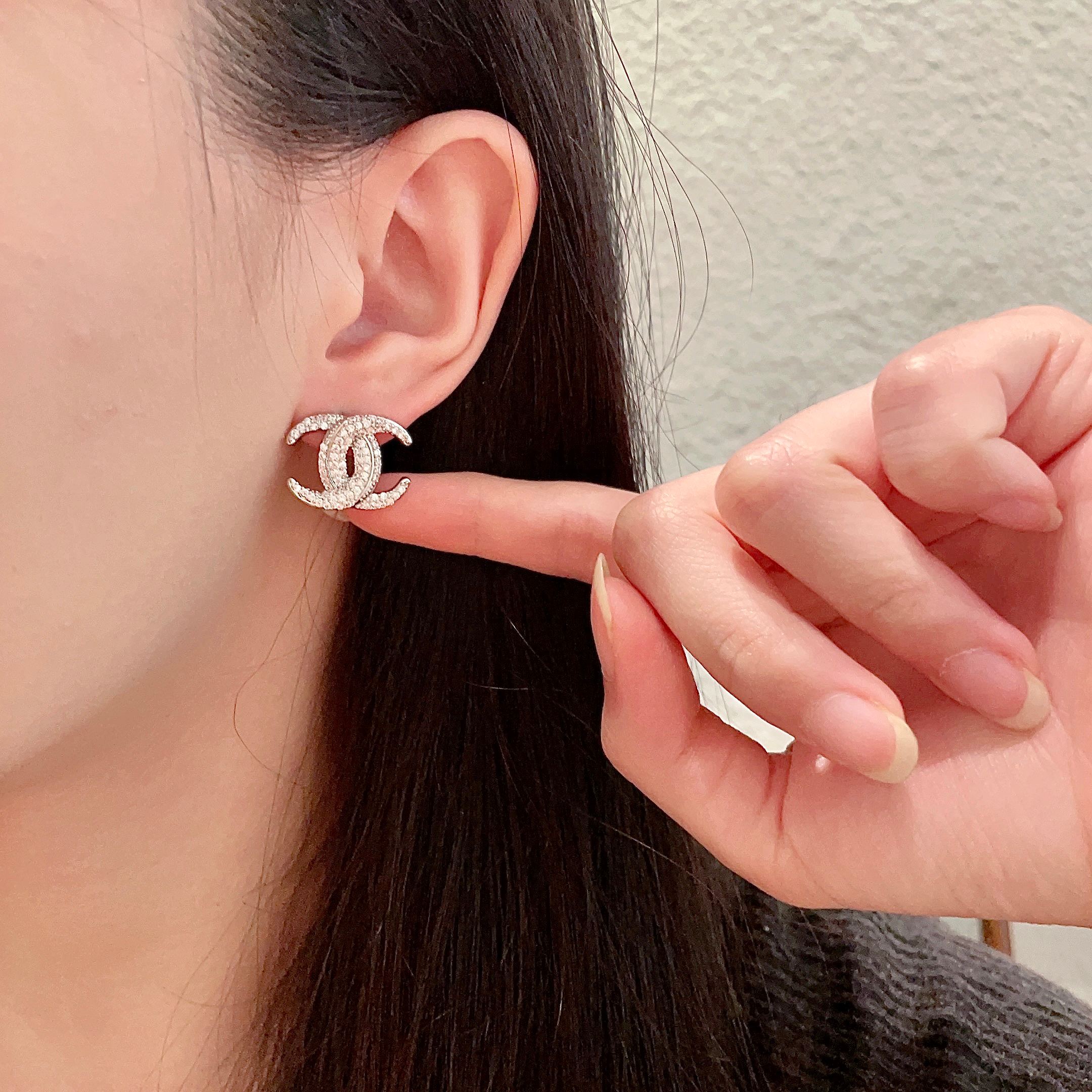  Chanel香奈儿 中古 双C耳钉👀原版复刻logo 小香家的款式真心无需多介绍😘🎶每一款都超好看，精