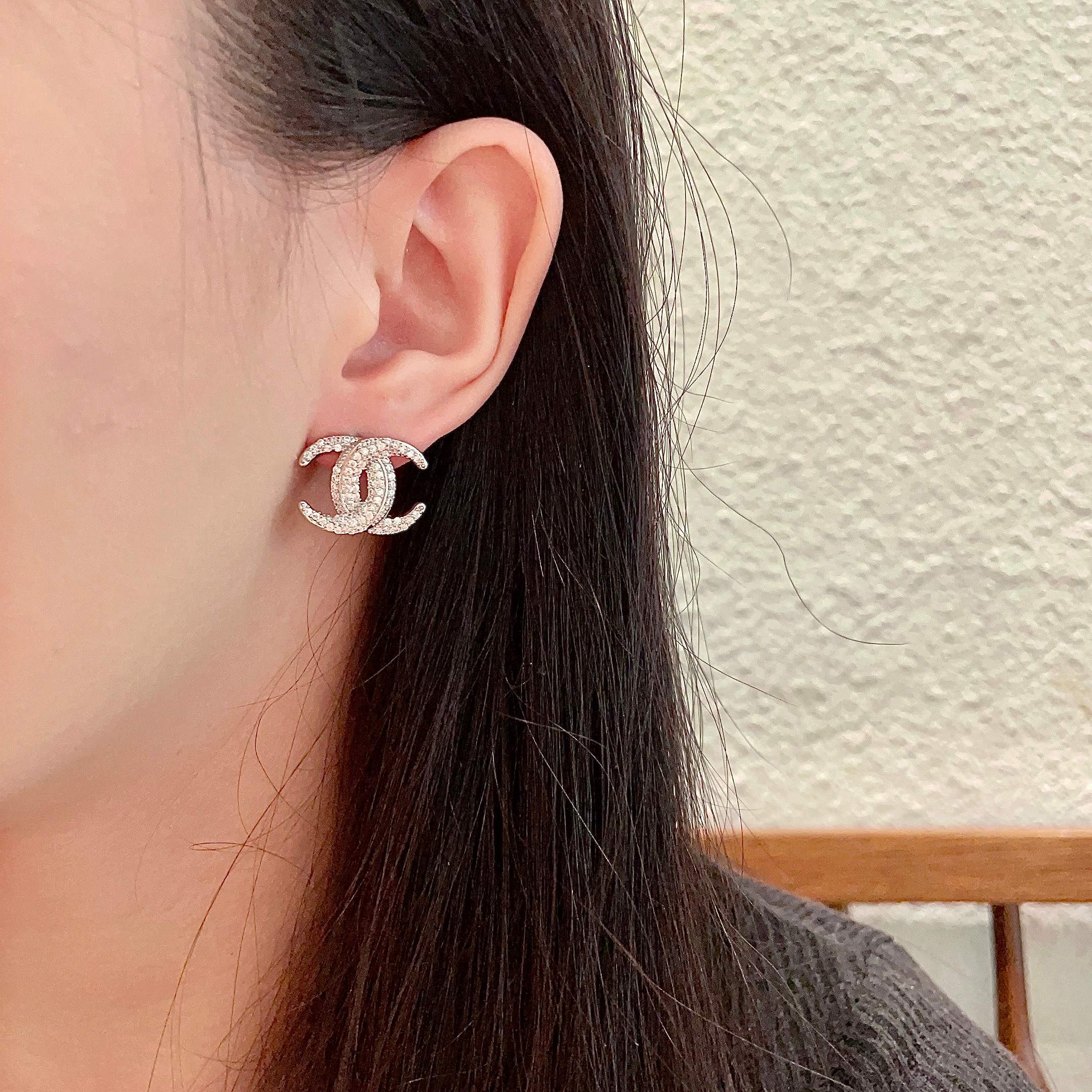  Chanel香奈儿 中古 双C耳钉👀原版复刻logo 小香家的款式真心无需多介绍😘🎶每一款都超好看，精