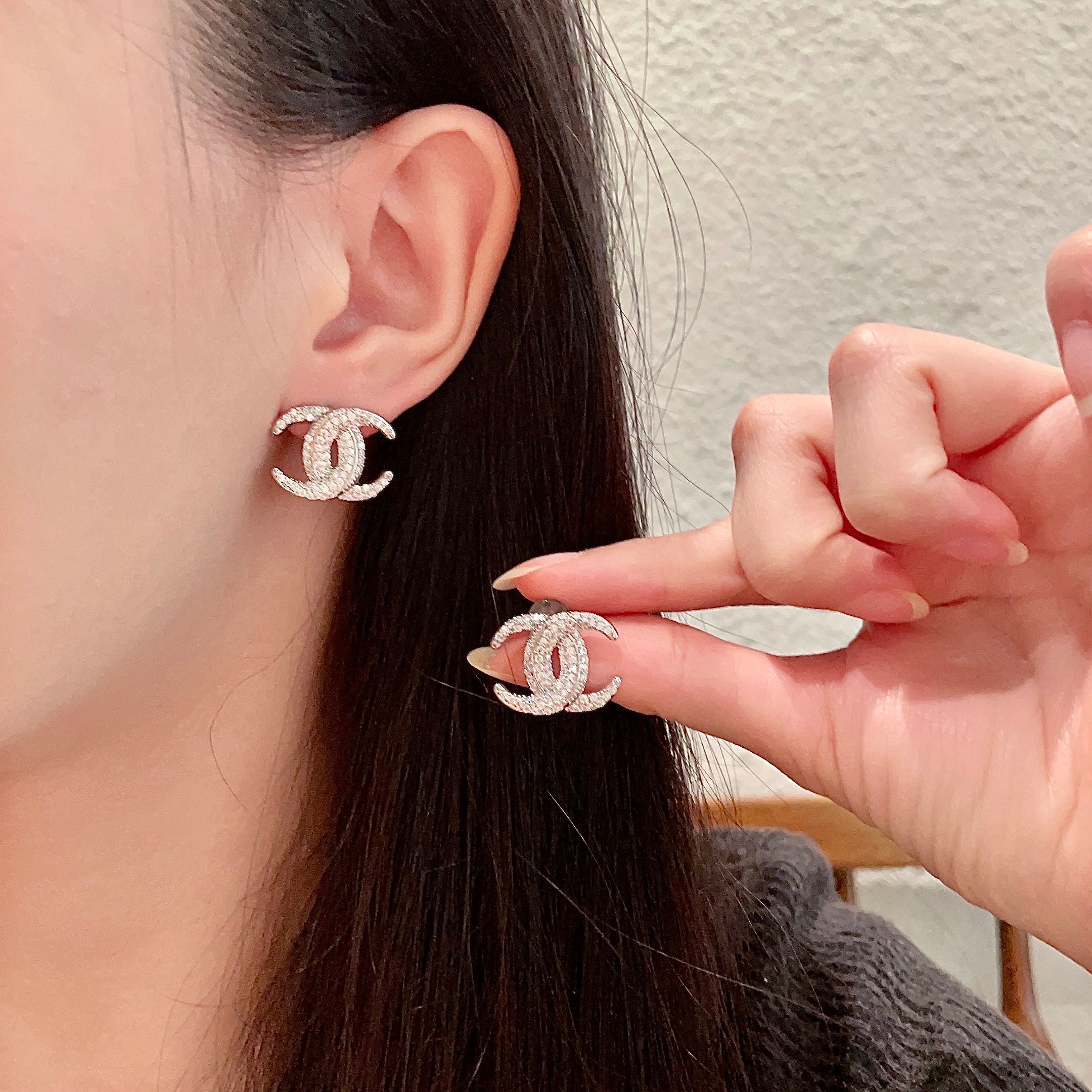  Chanel香奈儿 中古 双C耳钉👀原版复刻logo 小香家的款式真心无需多介绍😘🎶每一款都超好看，精