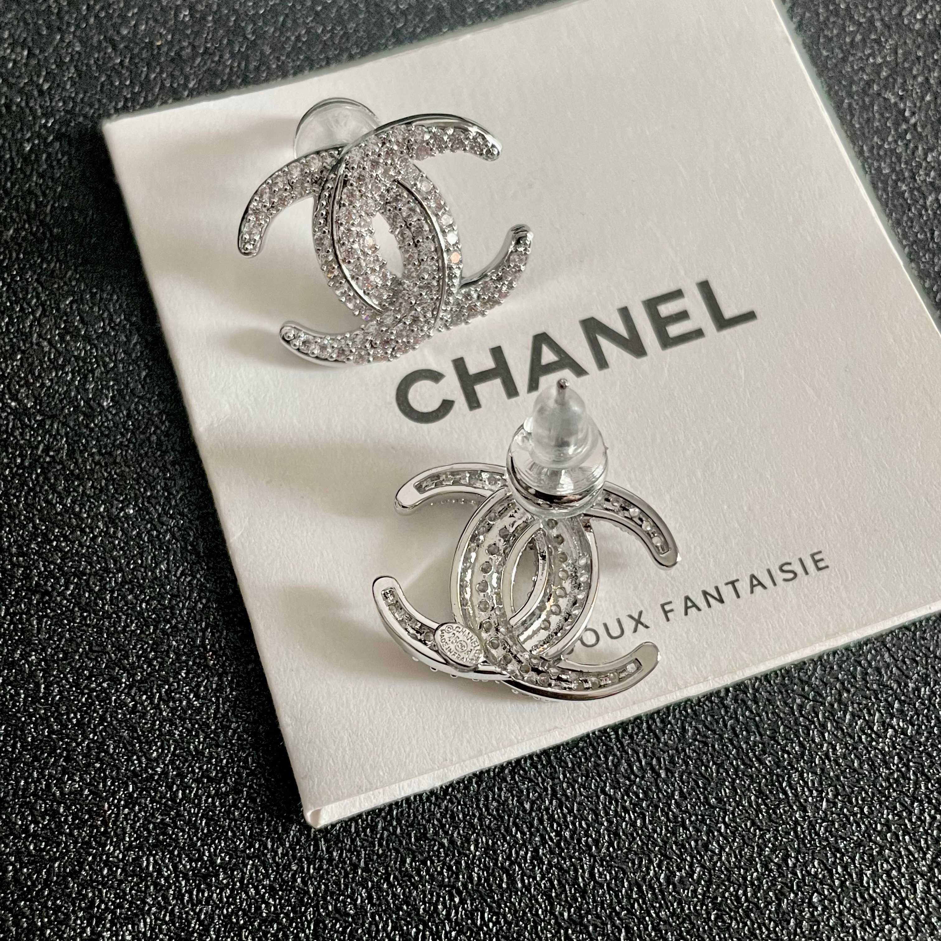  Chanel香奈儿 中古 双C耳钉👀原版复刻logo 小香家的款式真心无需多介绍😘🎶每一款都超好看，精