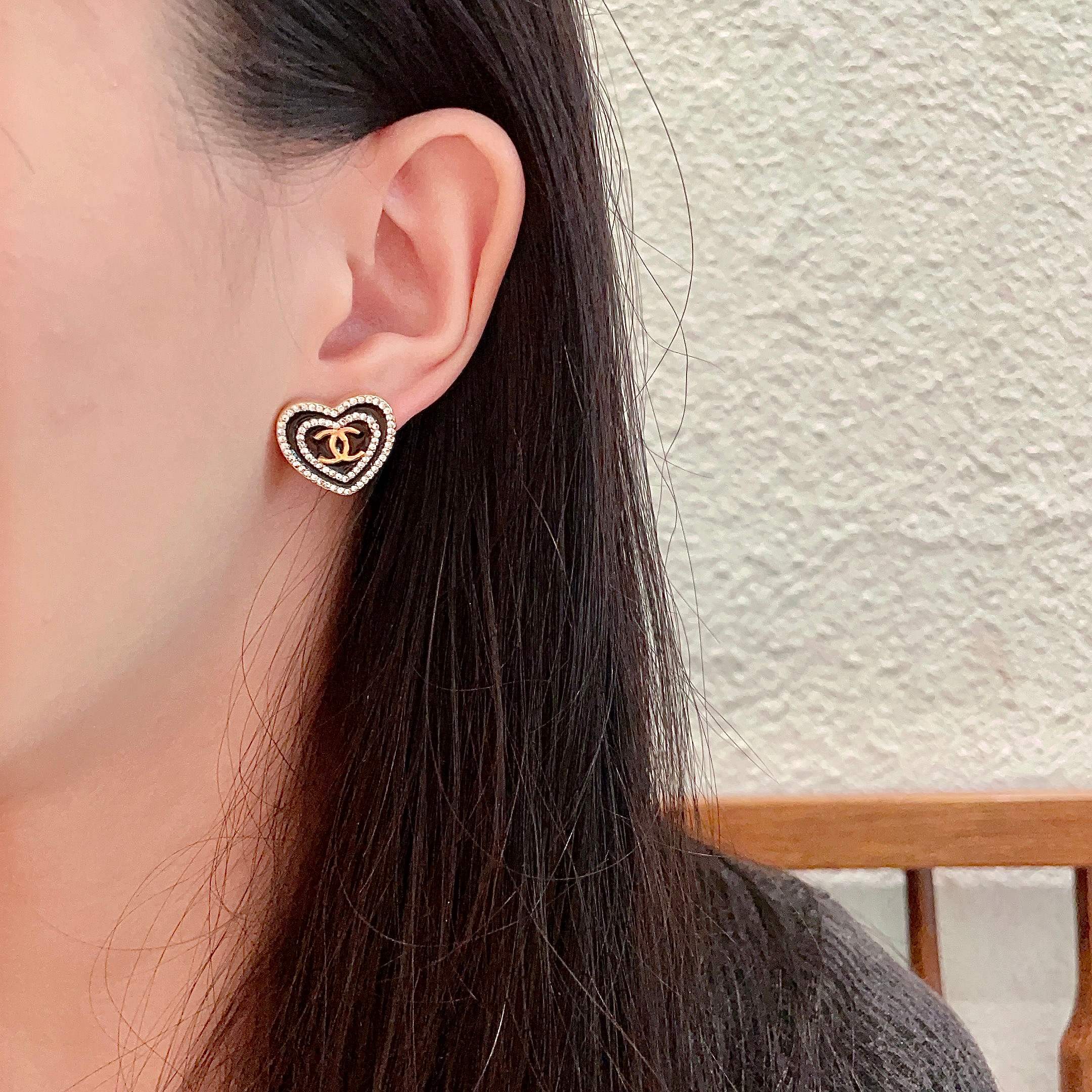  Chanel香奈儿 中古 双C耳钉👀原版复刻logo 小香家的款式真心无需多介绍😘🎶每一款都超好看，精