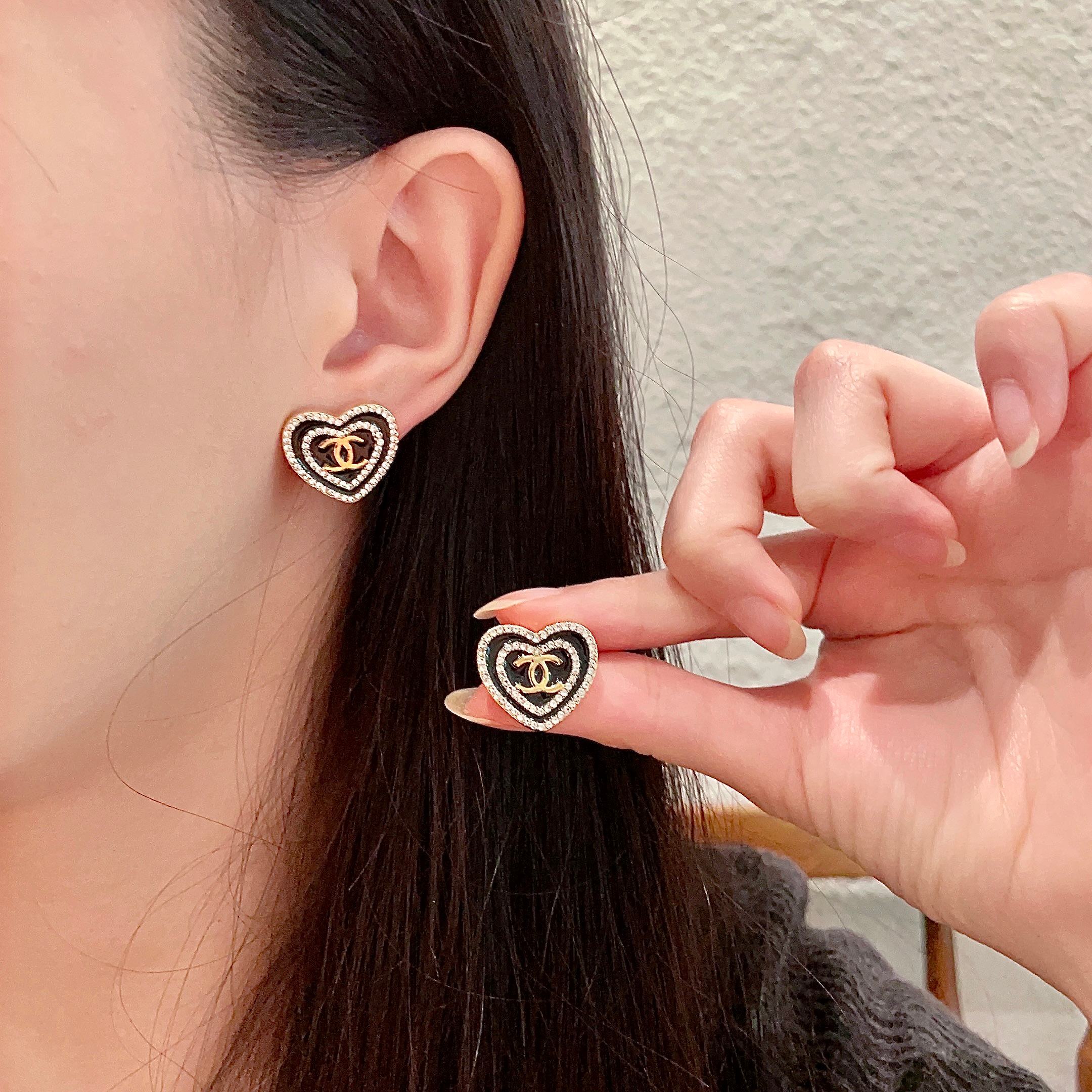  Chanel香奈儿 中古 双C耳钉👀原版复刻logo 小香家的款式真心无需多介绍😘🎶每一款都超好看，精