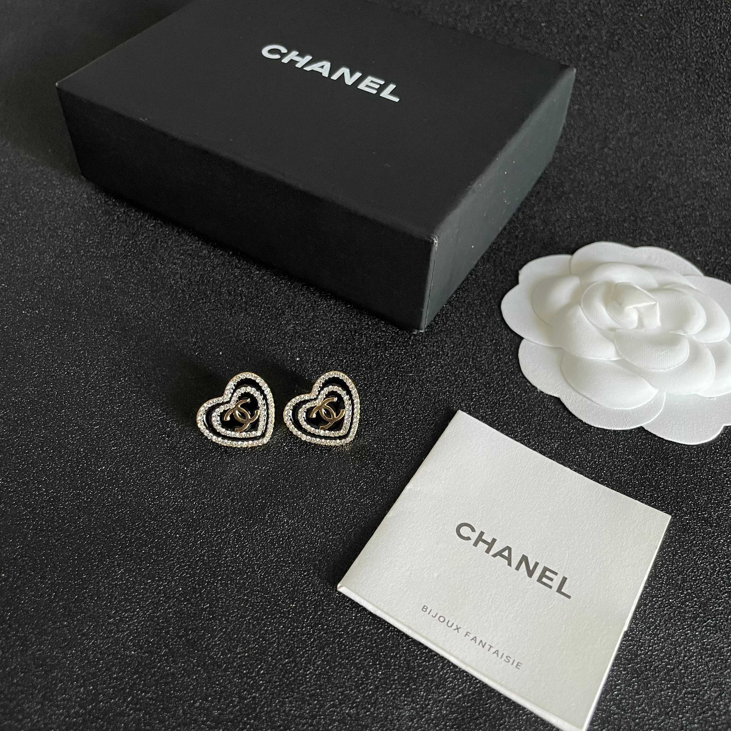  Chanel香奈儿 中古 双C耳钉👀原版复刻logo 小香家的款式真心无需多介绍😘🎶每一款都超好看，精