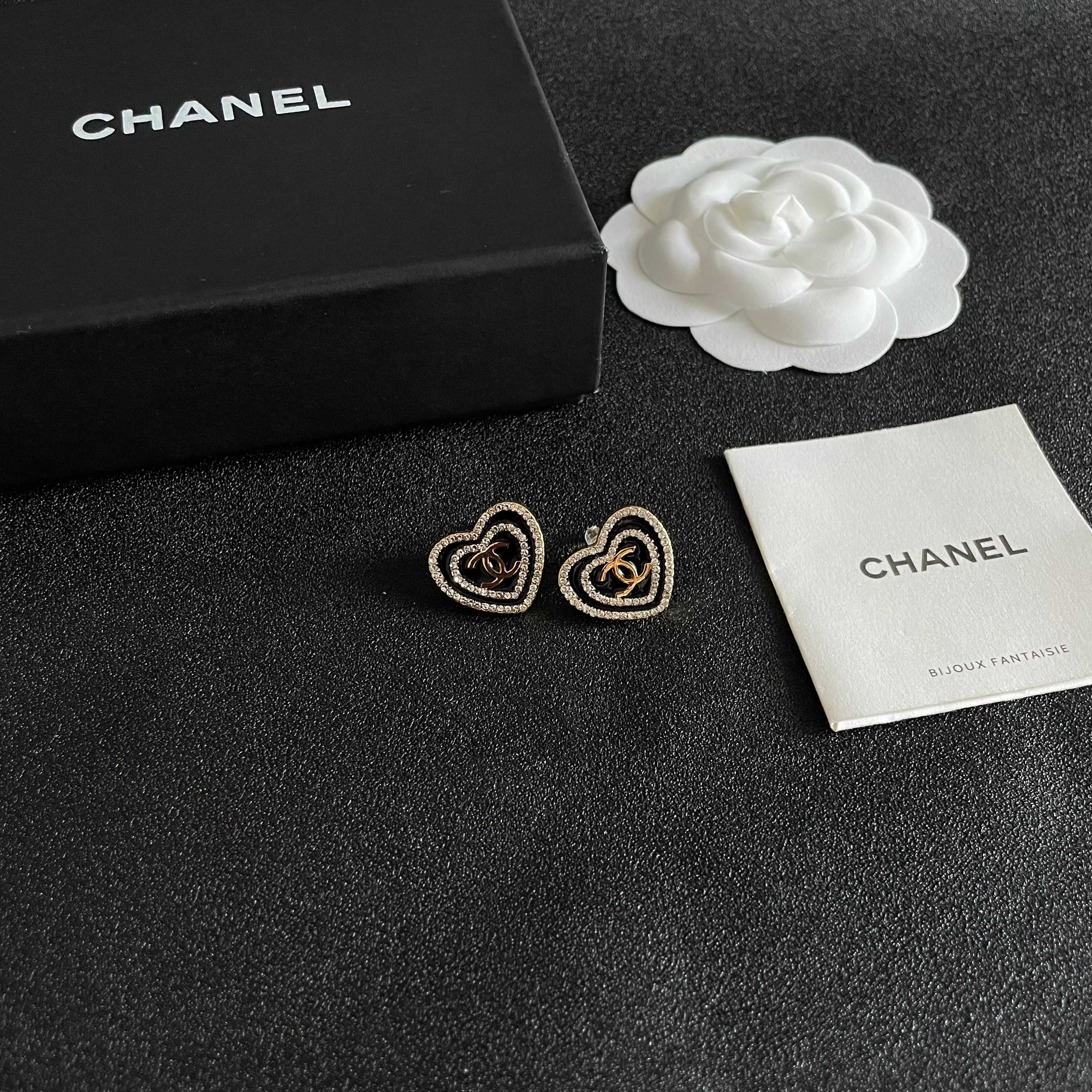  Chanel香奈儿 中古 双C耳钉👀原版复刻logo 小香家的款式真心无需多介绍😘🎶每一款都超好看，精