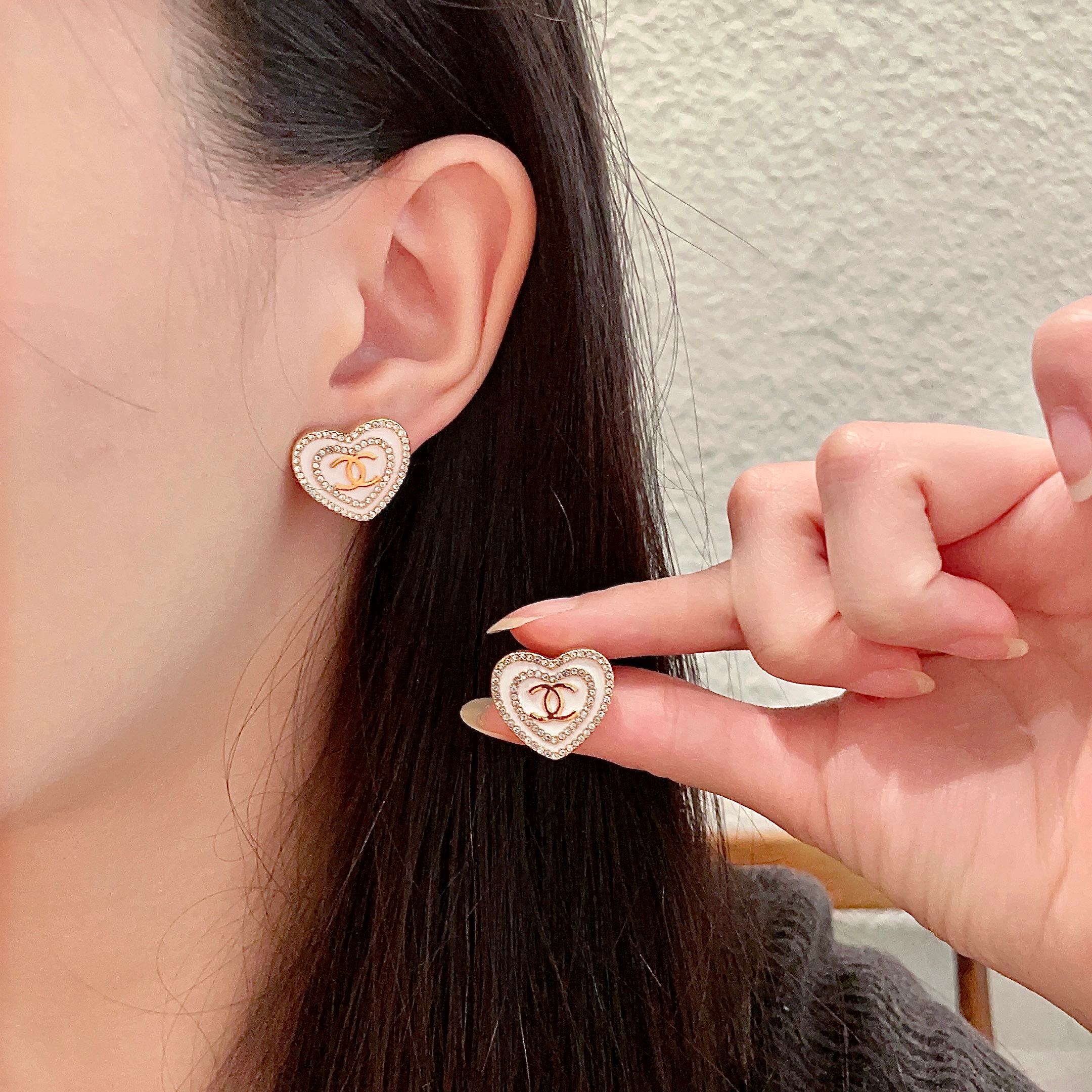  Chanel香奈儿 中古 双C耳钉👀原版复刻logo 小香家的款式真心无需多介绍😘🎶每一款都超好看，精
