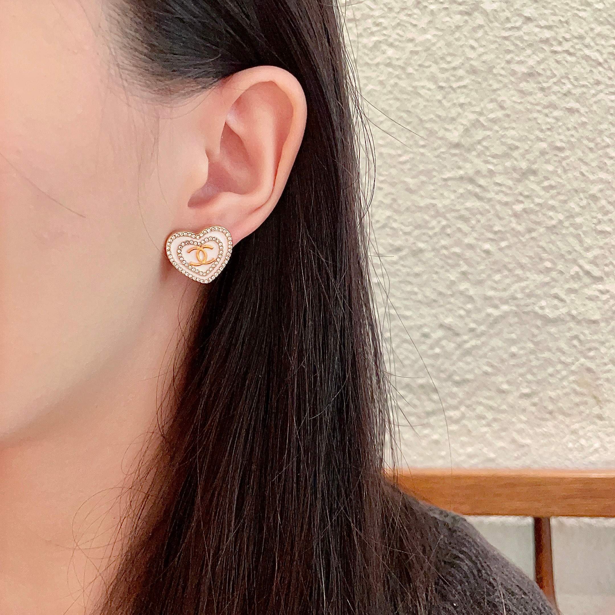 Chanel香奈儿 中古 双C耳钉👀原版复刻logo 小香家的款式真心无需多介绍😘🎶每一款都超好看，精