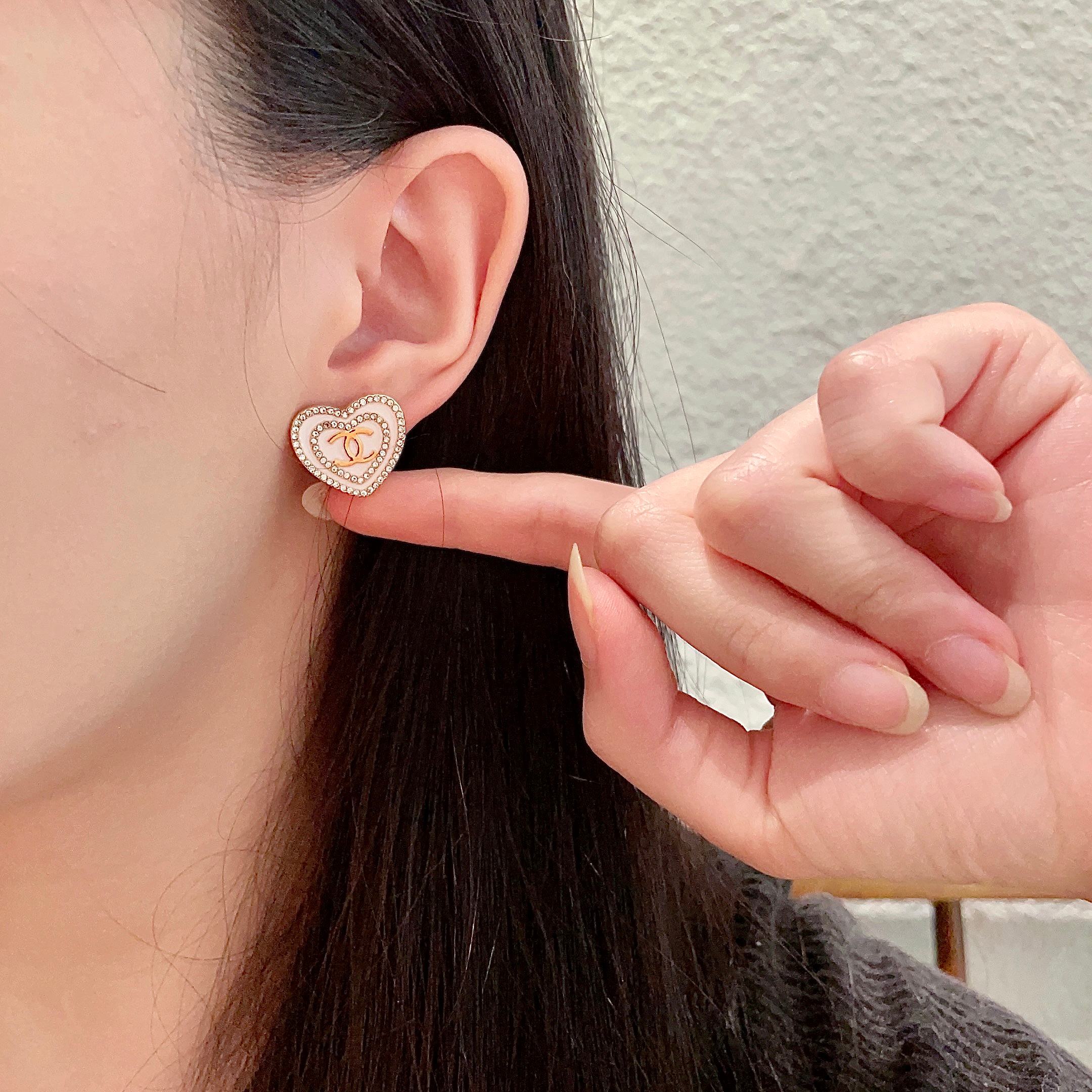  Chanel香奈儿 中古 双C耳钉👀原版复刻logo 小香家的款式真心无需多介绍😘🎶每一款都超好看，精