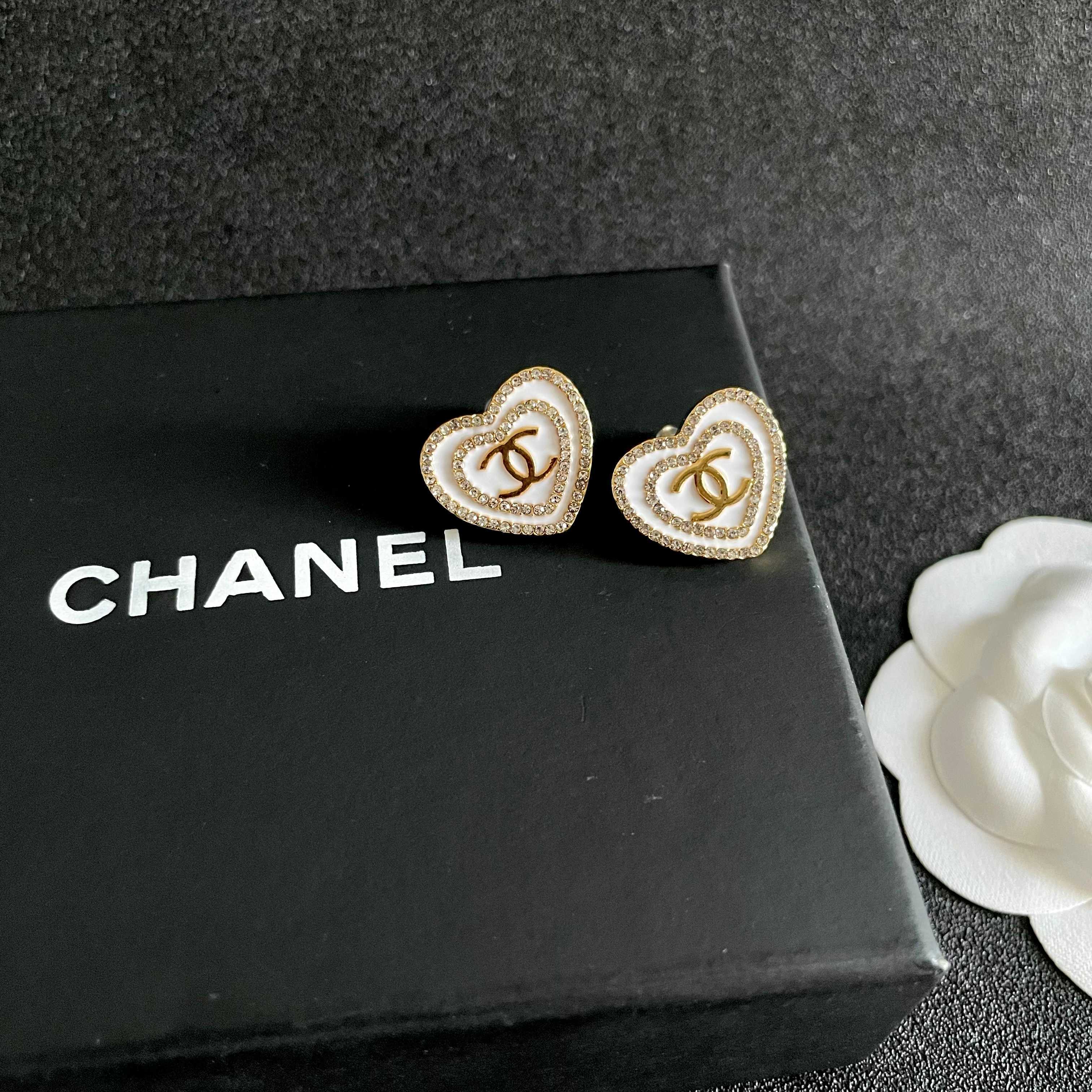  Chanel香奈儿 中古 双C耳钉👀原版复刻logo 小香家的款式真心无需多介绍😘🎶每一款都超好看，精