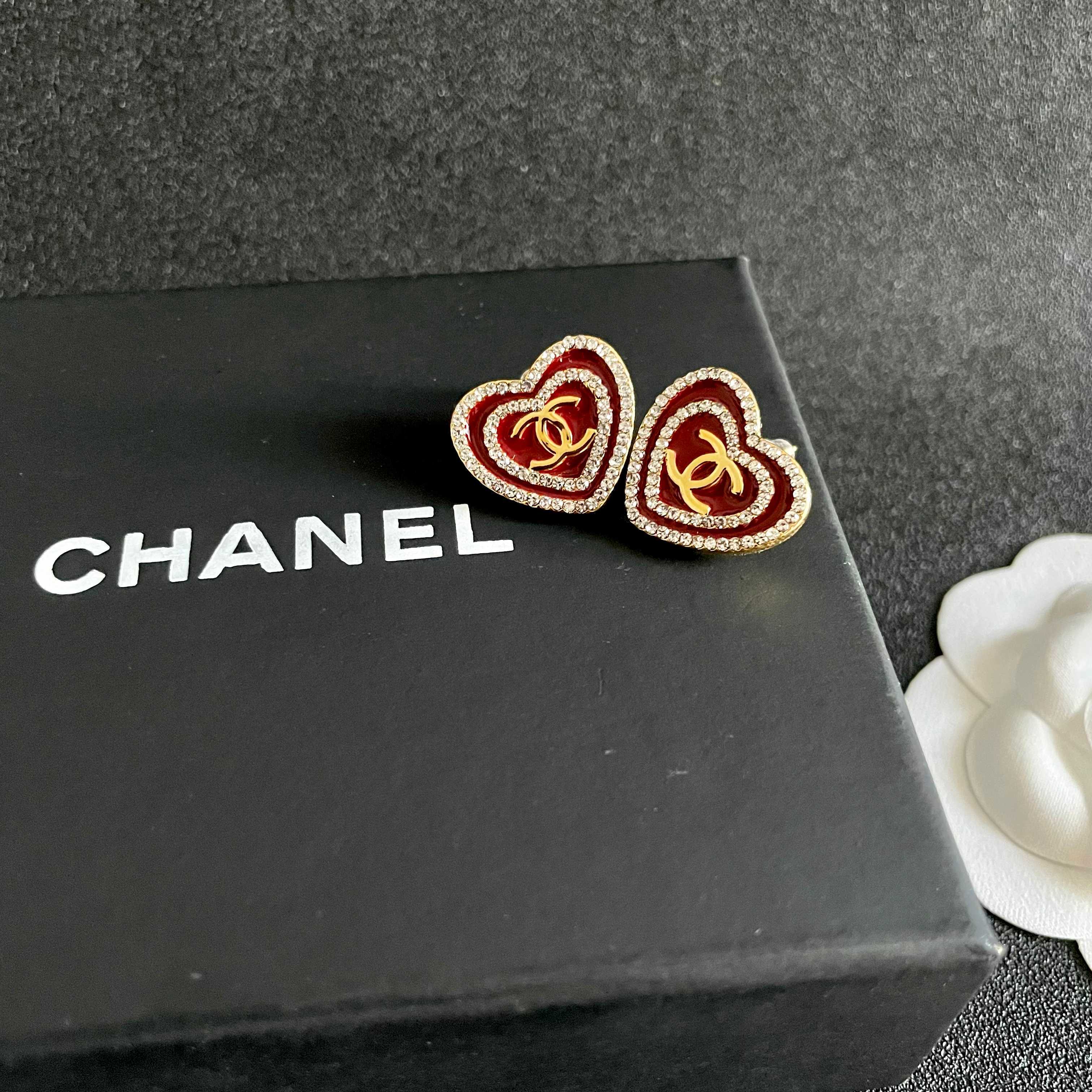 Chanel香奈儿 中古 双C耳钉👀原版复刻logo 小香家的款式真心无需多介绍😘🎶每一款都超好看，精