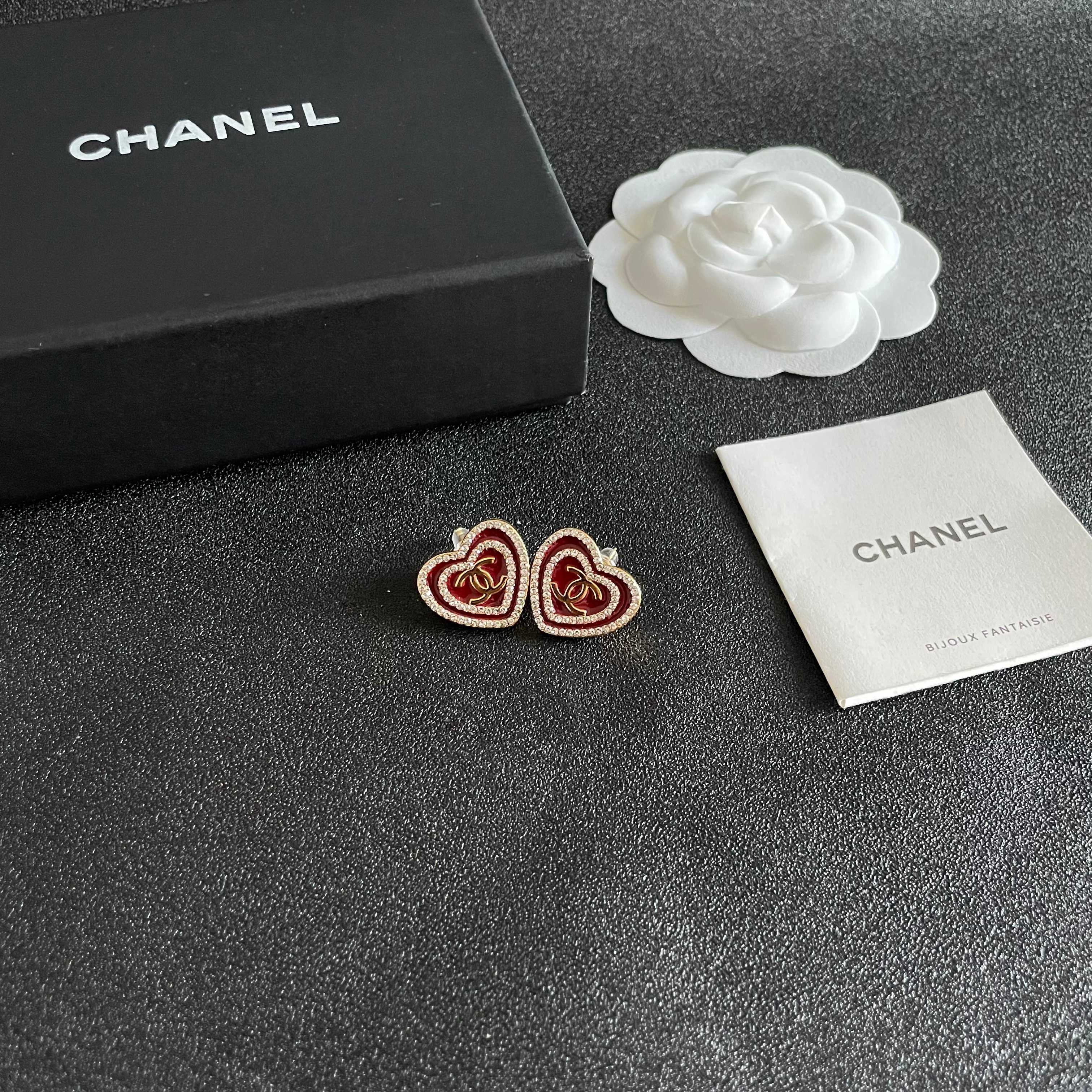  Chanel香奈儿 中古 双C耳钉👀原版复刻logo 小香家的款式真心无需多介绍😘🎶每一款都超好看，精