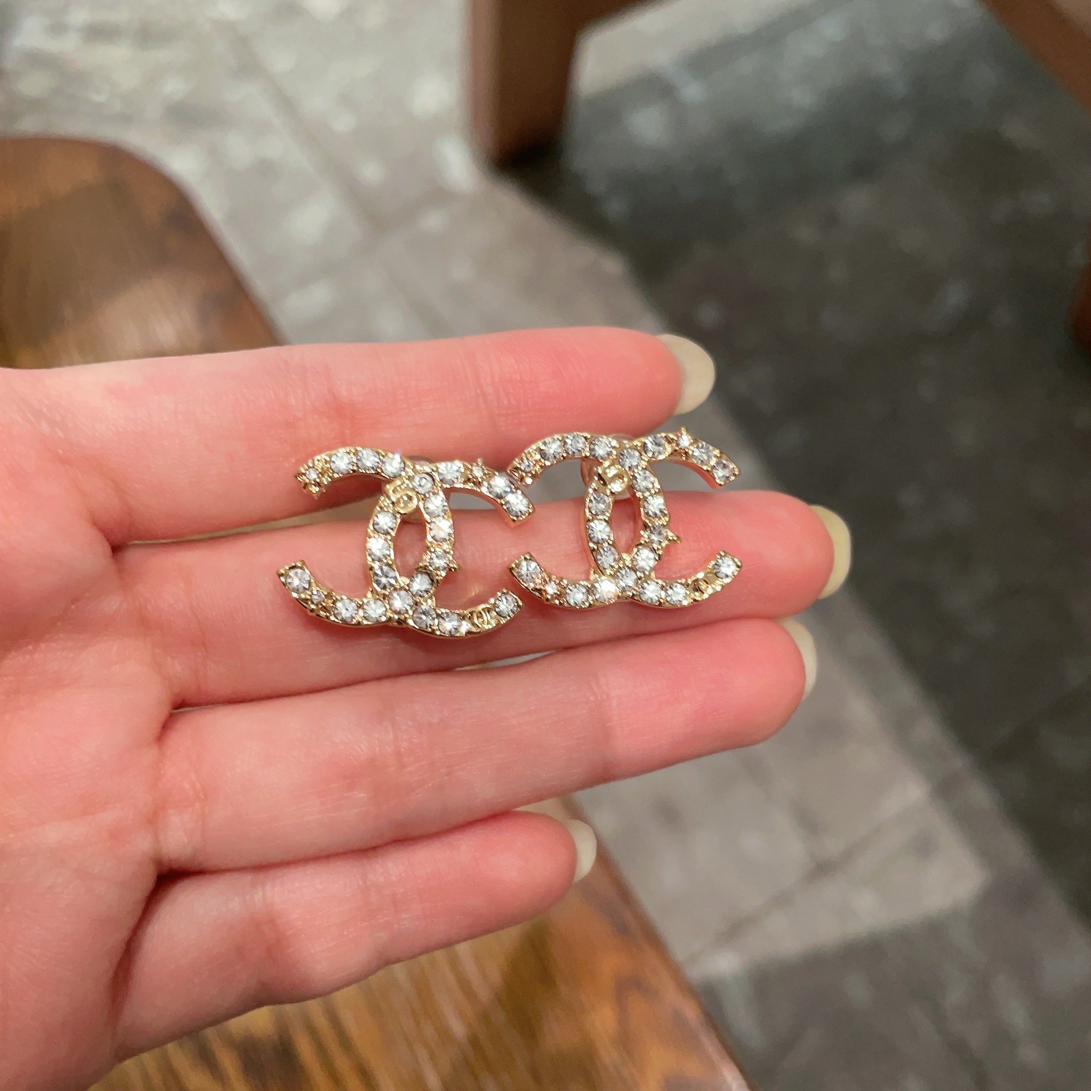  Chanel香奈儿 中古 双C耳钉👀原版复刻logo 小香家的款式真心无需多介绍😘🎶每一款都超好看，精