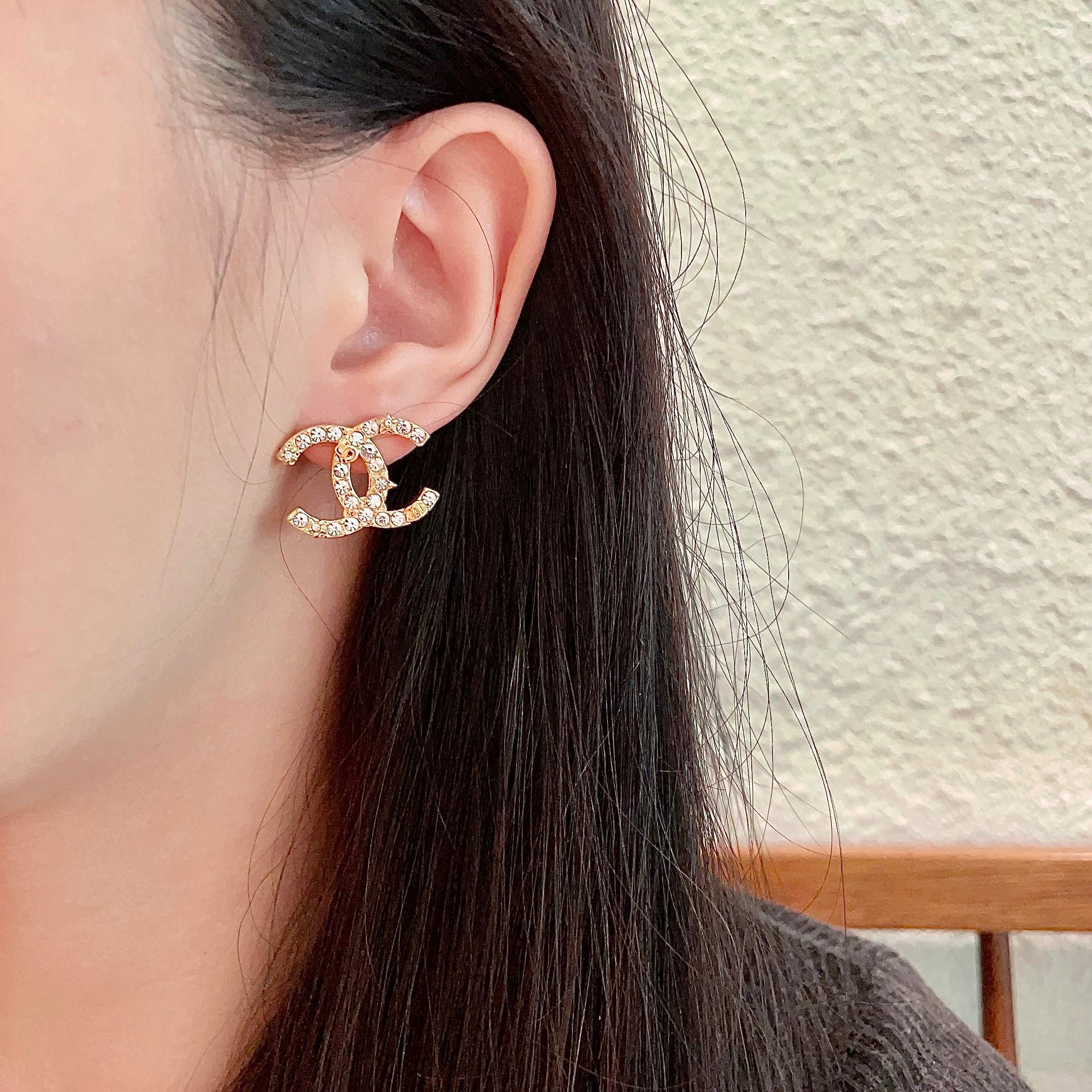  Chanel香奈儿 中古 双C耳钉👀原版复刻logo 小香家的款式真心无需多介绍😘🎶每一款都超好看，精