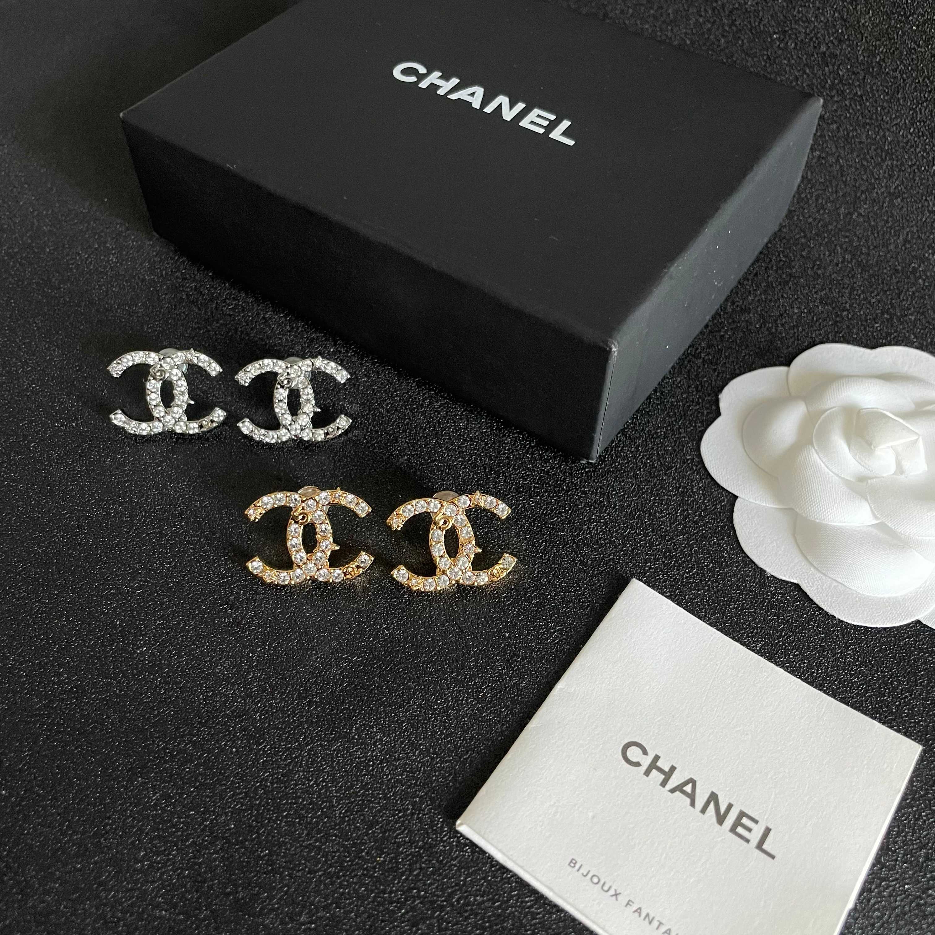  Chanel香奈儿 中古 双C耳钉👀原版复刻logo 小香家的款式真心无需多介绍😘🎶每一款都超好看，精