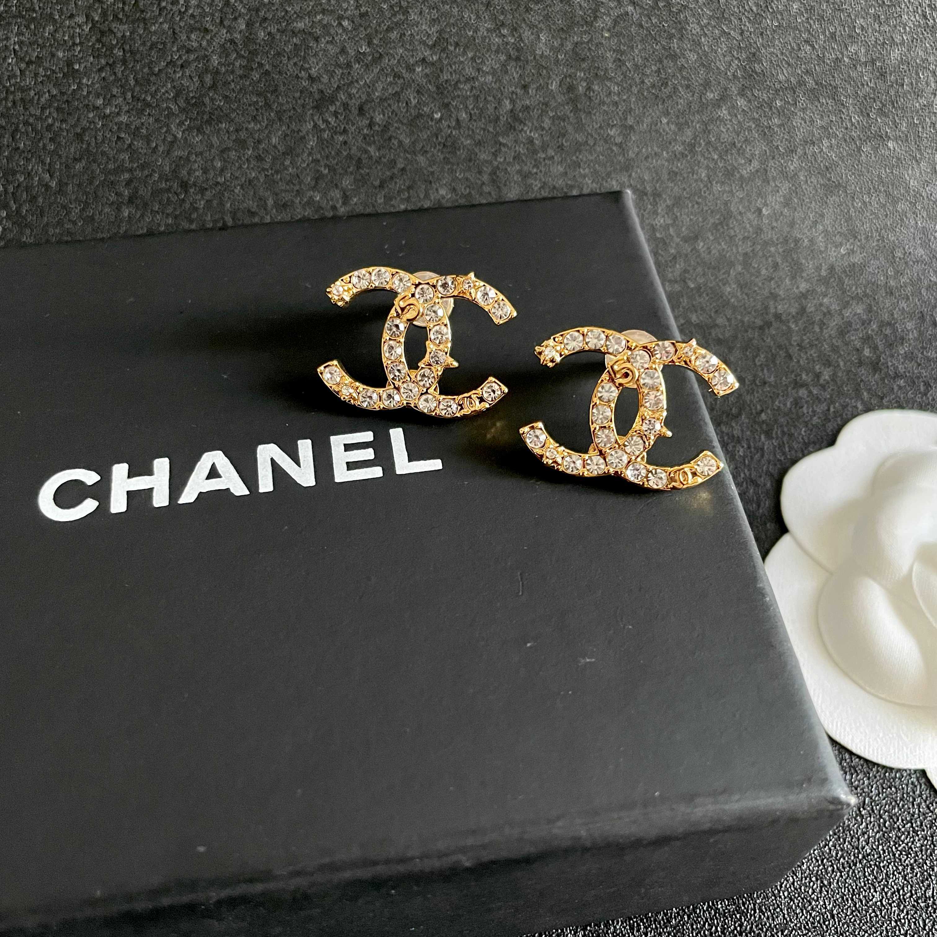  Chanel香奈儿 中古 双C耳钉👀原版复刻logo 小香家的款式真心无需多介绍😘🎶每一款都超好看，精