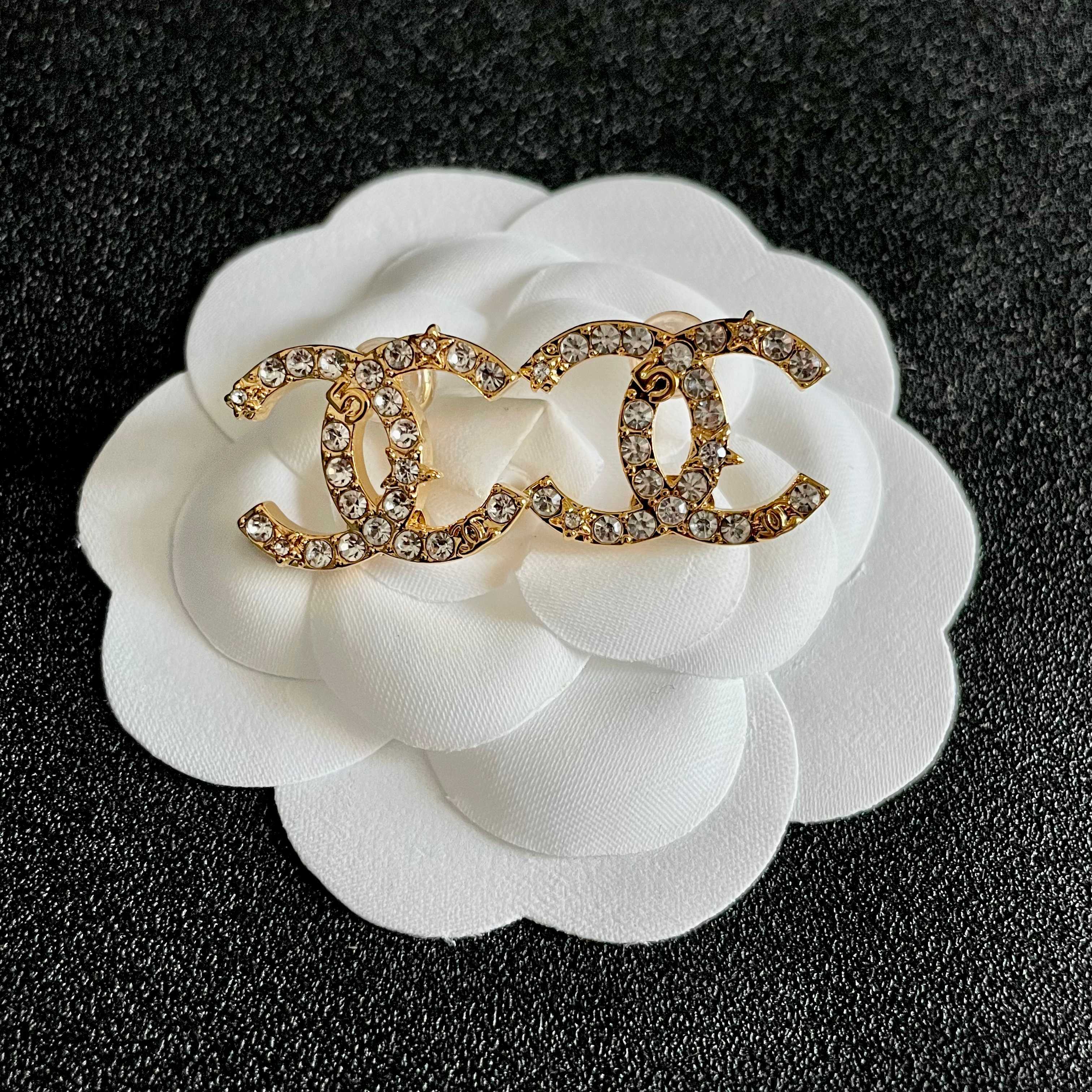  Chanel香奈儿 中古 双C耳钉👀原版复刻logo 小香家的款式真心无需多介绍😘🎶每一款都超好看，精