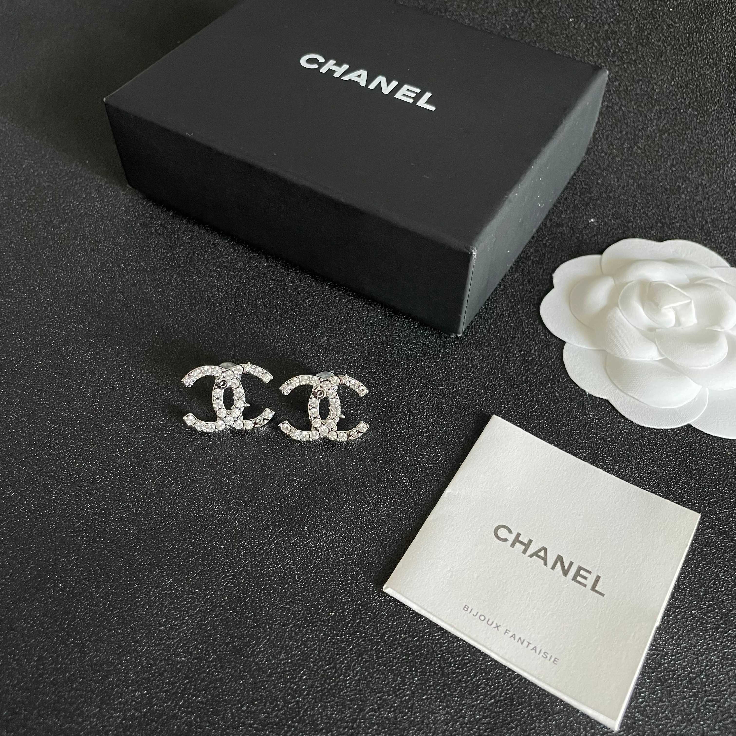  Chanel香奈儿 中古 双C耳钉👀原版复刻logo 小香家的款式真心无需多介绍😘🎶每一款都超好看，精