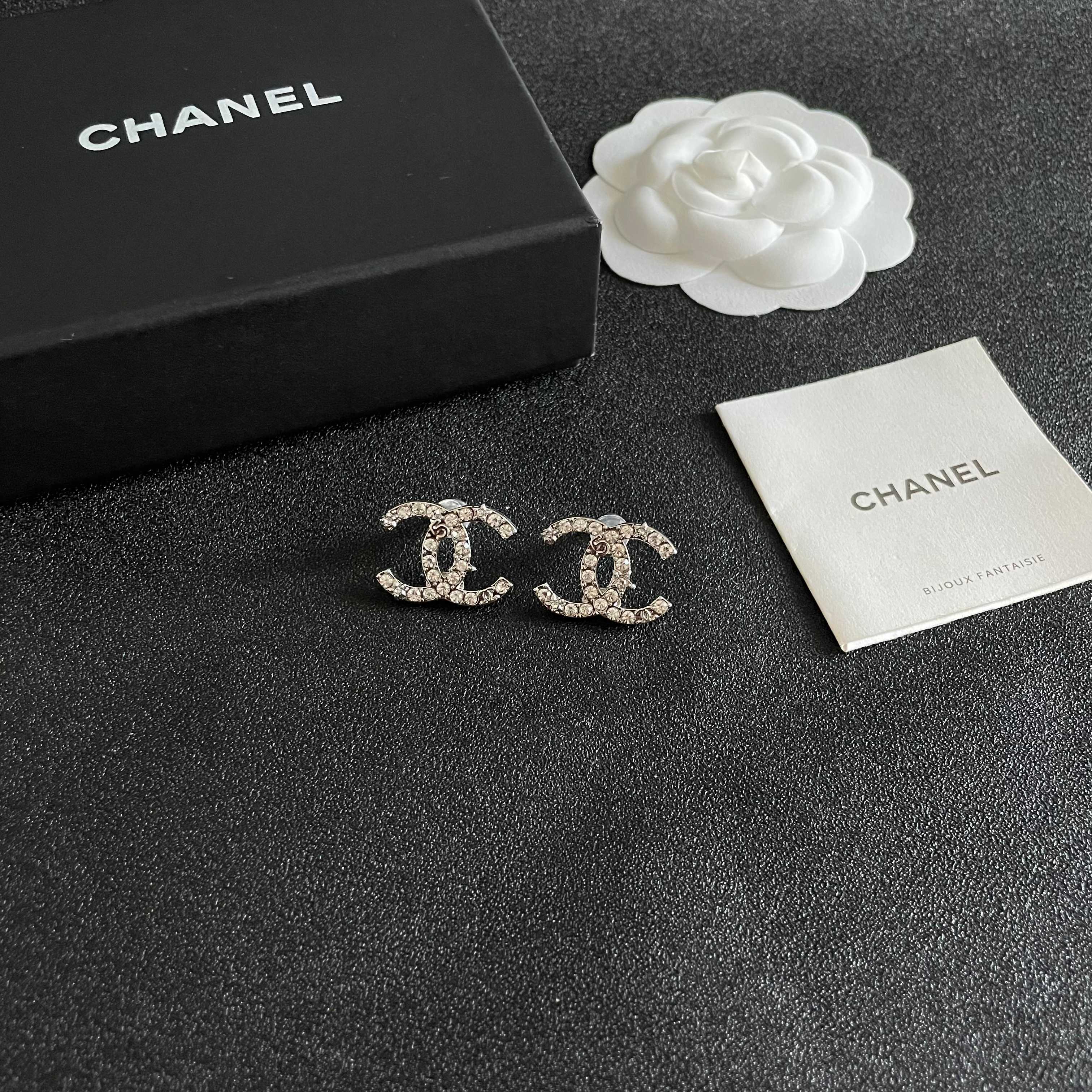  Chanel香奈儿 中古 双C耳钉👀原版复刻logo 小香家的款式真心无需多介绍😘🎶每一款都超好看，精