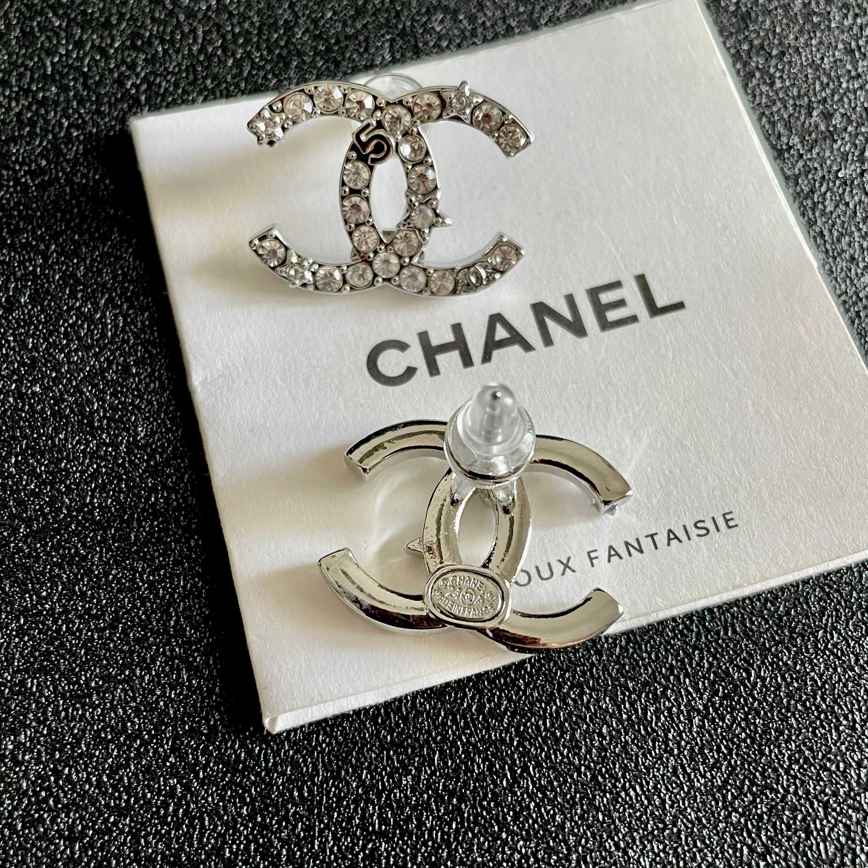  Chanel香奈儿 中古 双C耳钉👀原版复刻logo 小香家的款式真心无需多介绍😘🎶每一款都超好看，精