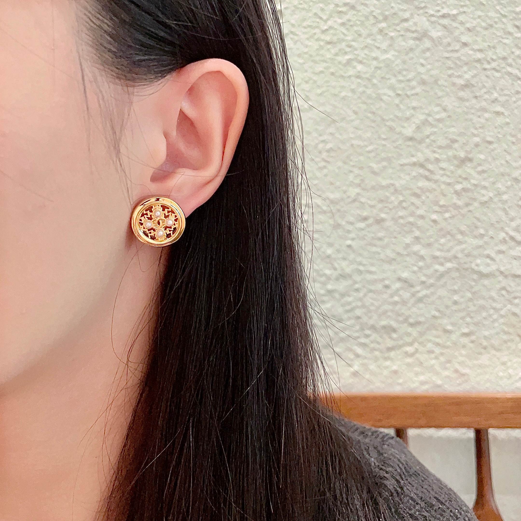 Chanel香奈儿 中古 双C耳钉👀原版复刻logo 小香家的款式真心无需多介绍😘🎶每一款都超好看，精