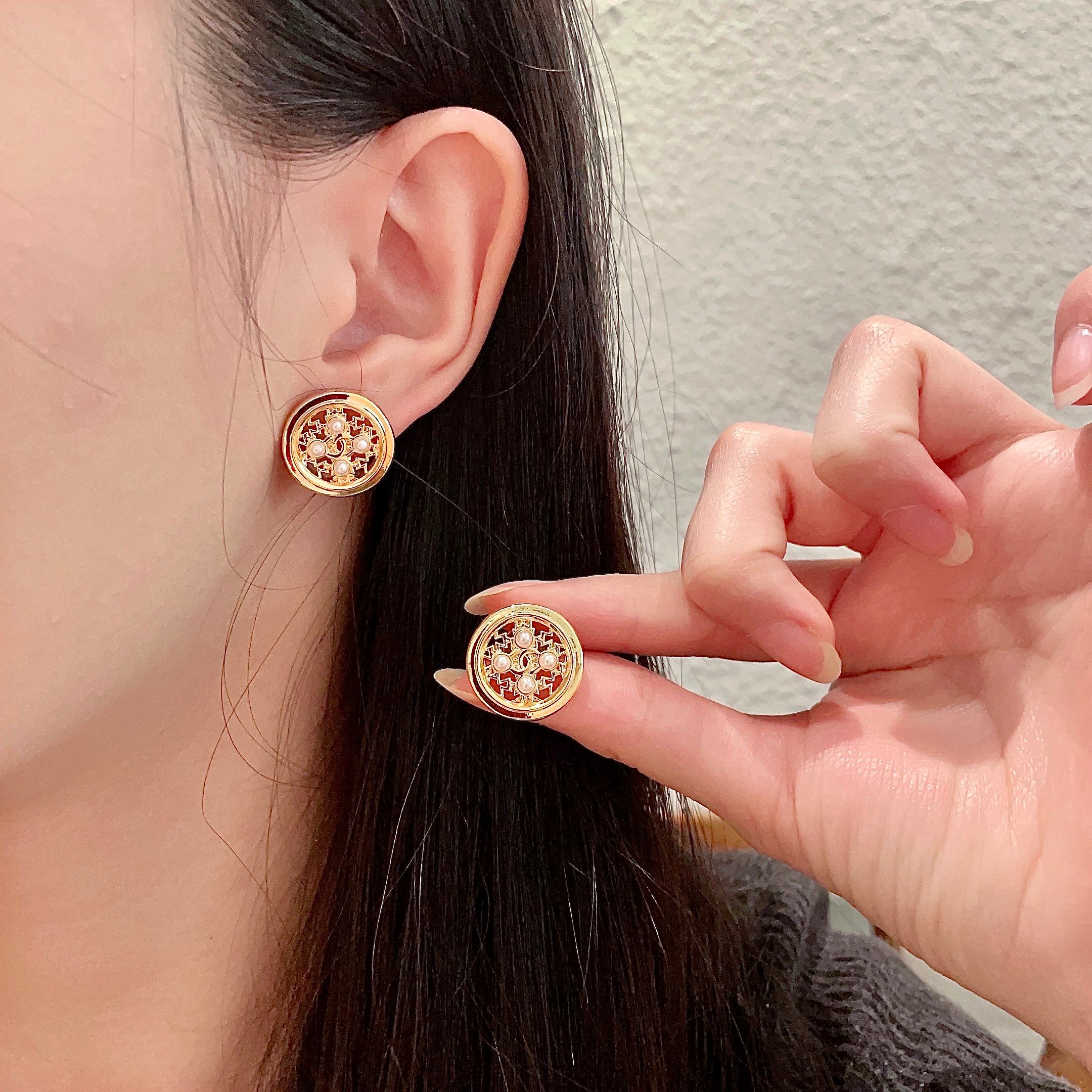  Chanel香奈儿 中古 双C耳钉👀原版复刻logo 小香家的款式真心无需多介绍😘🎶每一款都超好看，精