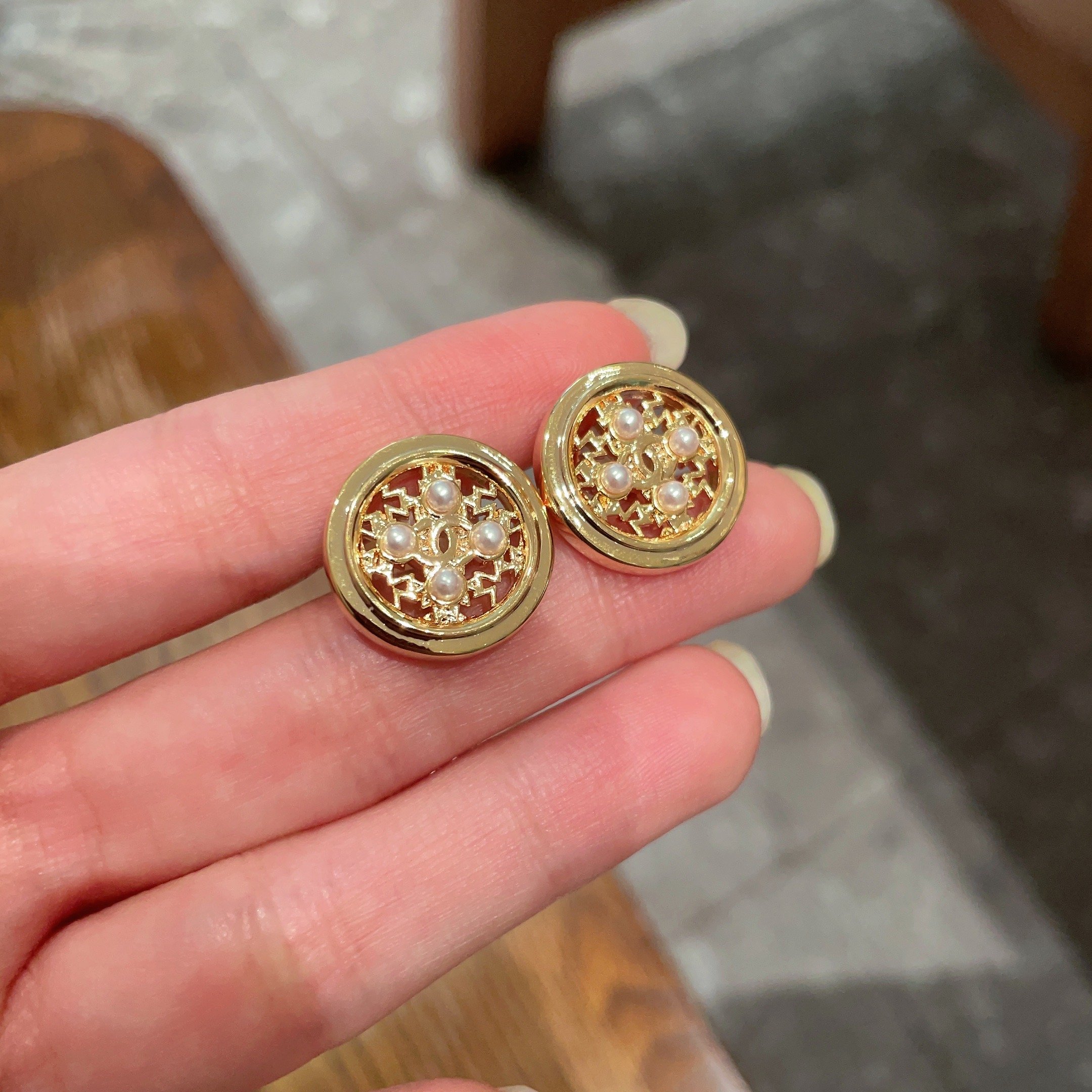  Chanel香奈儿 中古 双C耳钉👀原版复刻logo 小香家的款式真心无需多介绍😘🎶每一款都超好看，精