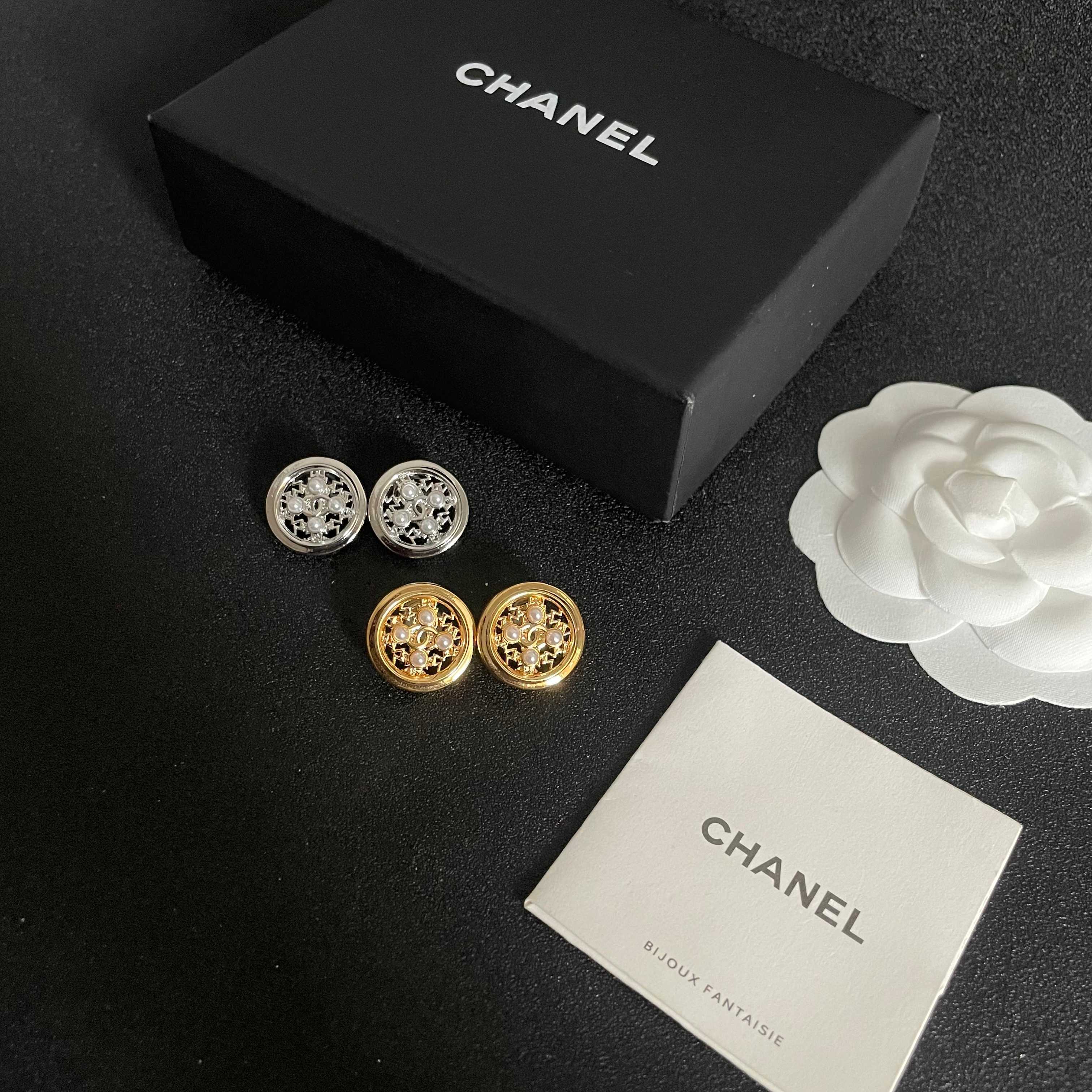  Chanel香奈儿 中古 双C耳钉👀原版复刻logo 小香家的款式真心无需多介绍😘🎶每一款都超好看，精