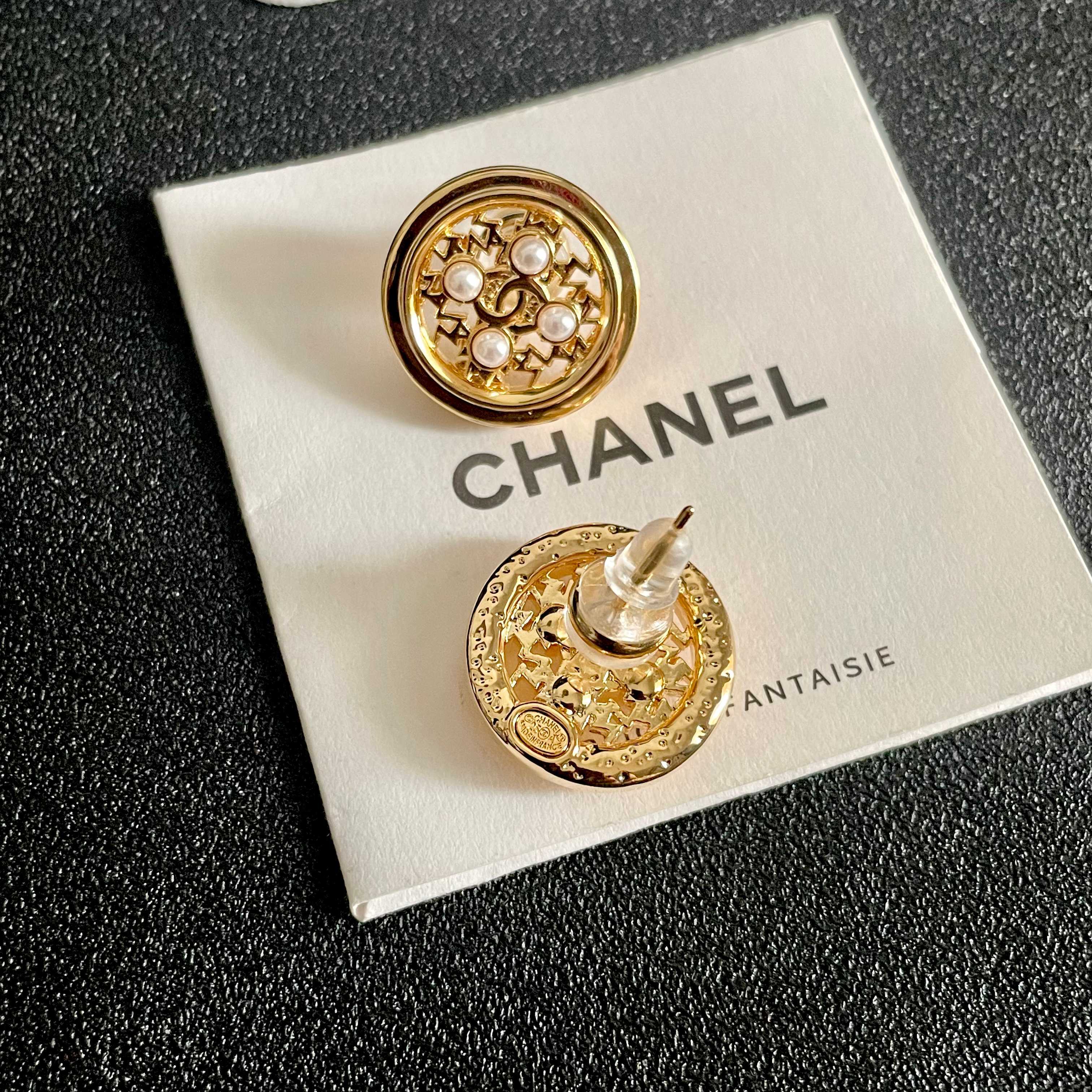  Chanel香奈儿 中古 双C耳钉👀原版复刻logo 小香家的款式真心无需多介绍😘🎶每一款都超好看，精