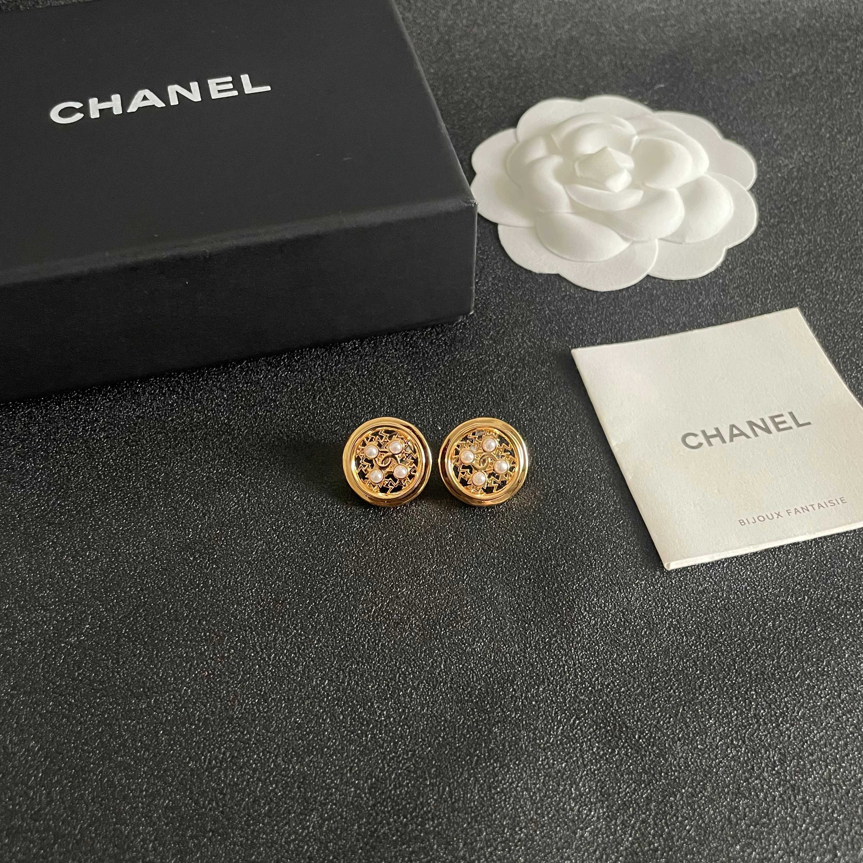  Chanel香奈儿 中古 双C耳钉👀原版复刻logo 小香家的款式真心无需多介绍😘🎶每一款都超好看，精