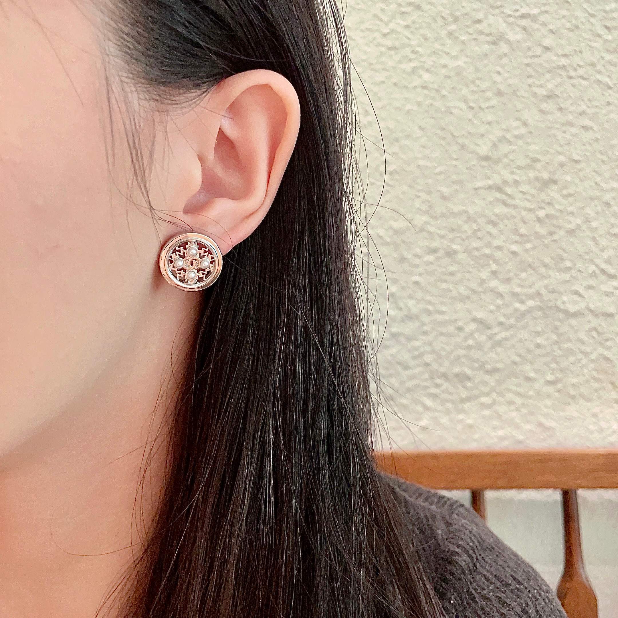  Chanel香奈儿 中古 双C耳钉👀原版复刻logo 小香家的款式真心无需多介绍😘🎶每一款都超好看，精