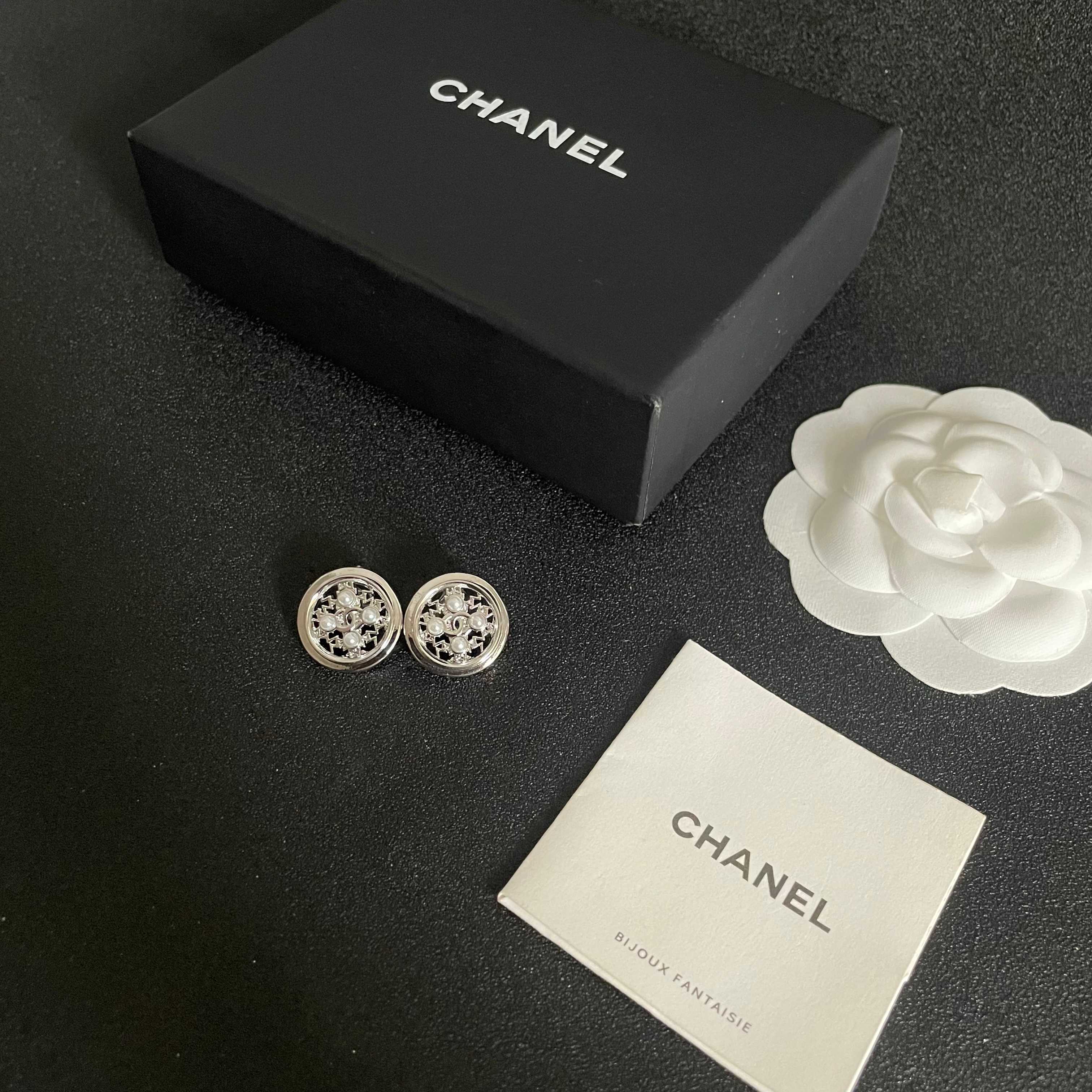  Chanel香奈儿 中古 双C耳钉👀原版复刻logo 小香家的款式真心无需多介绍😘🎶每一款都超好看，精