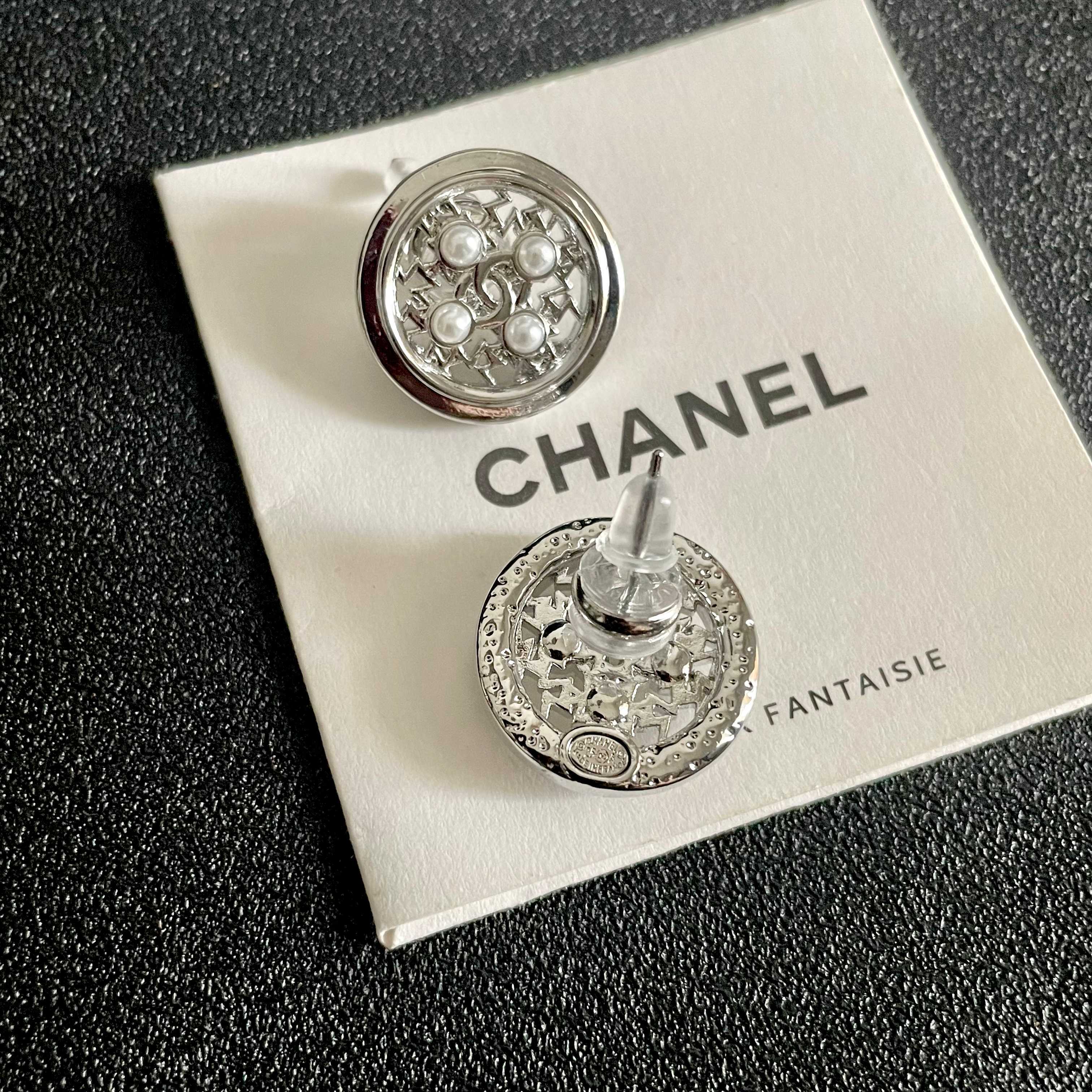  Chanel香奈儿 中古 双C耳钉👀原版复刻logo 小香家的款式真心无需多介绍😘🎶每一款都超好看，精