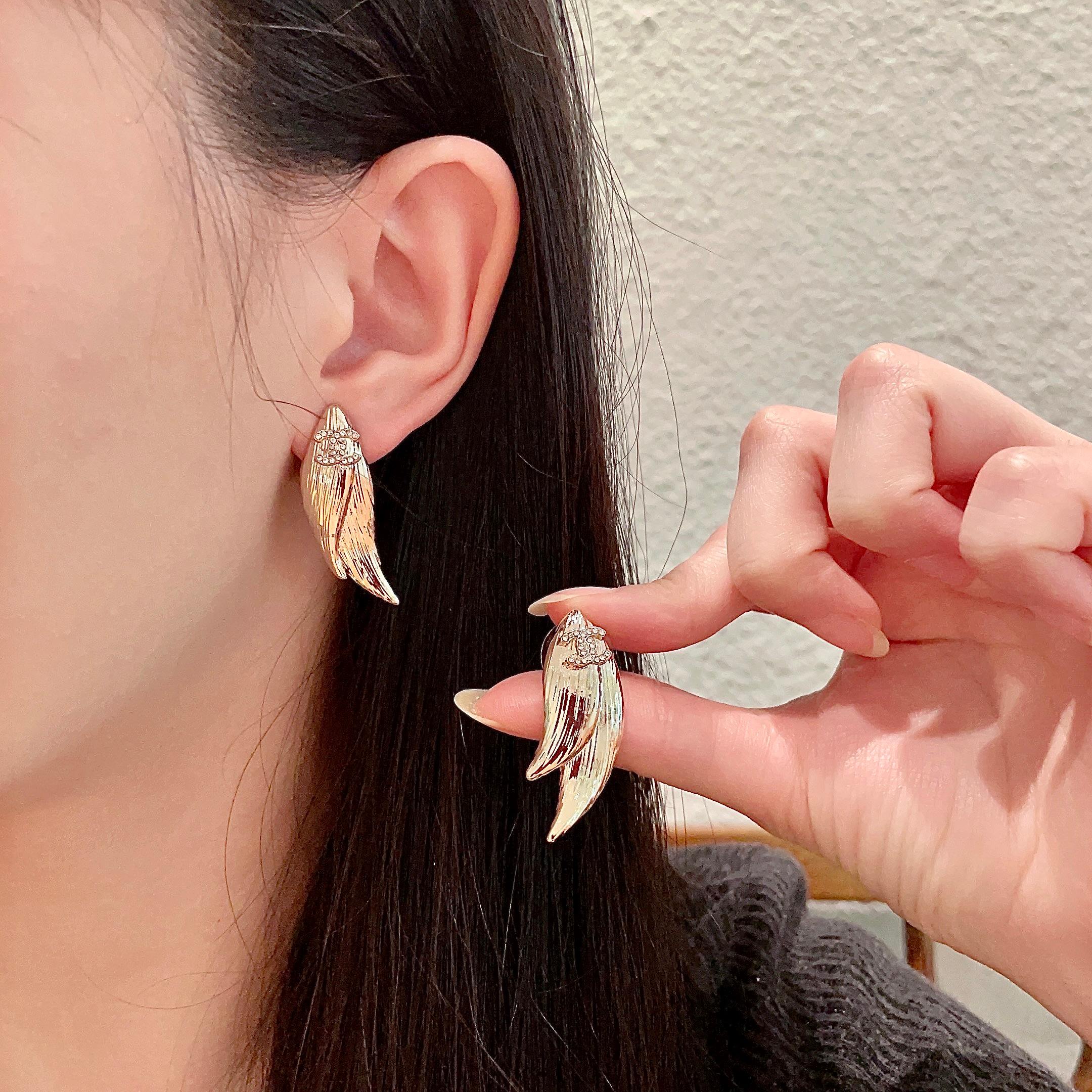  Chanel香奈儿 中古 双C耳钉👀原版复刻logo 小香家的款式真心无需多介绍😘🎶每一款都超好看，精