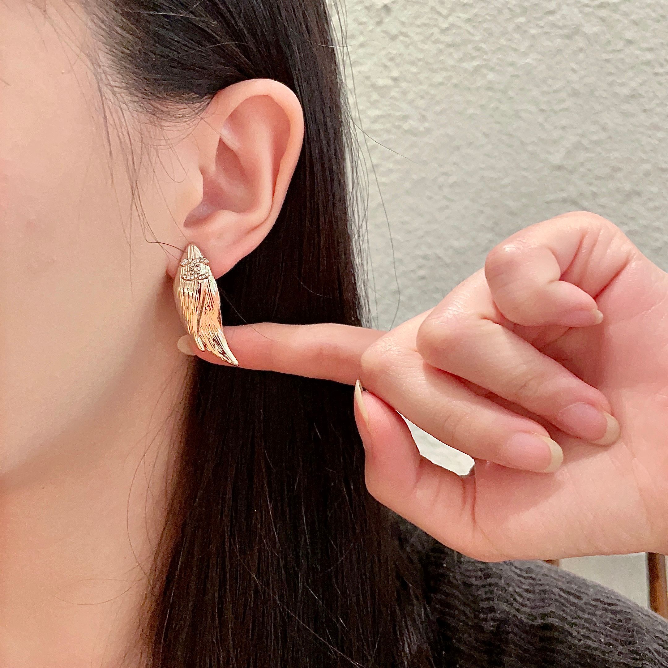  Chanel香奈儿 中古 双C耳钉👀原版复刻logo 小香家的款式真心无需多介绍😘🎶每一款都超好看，精