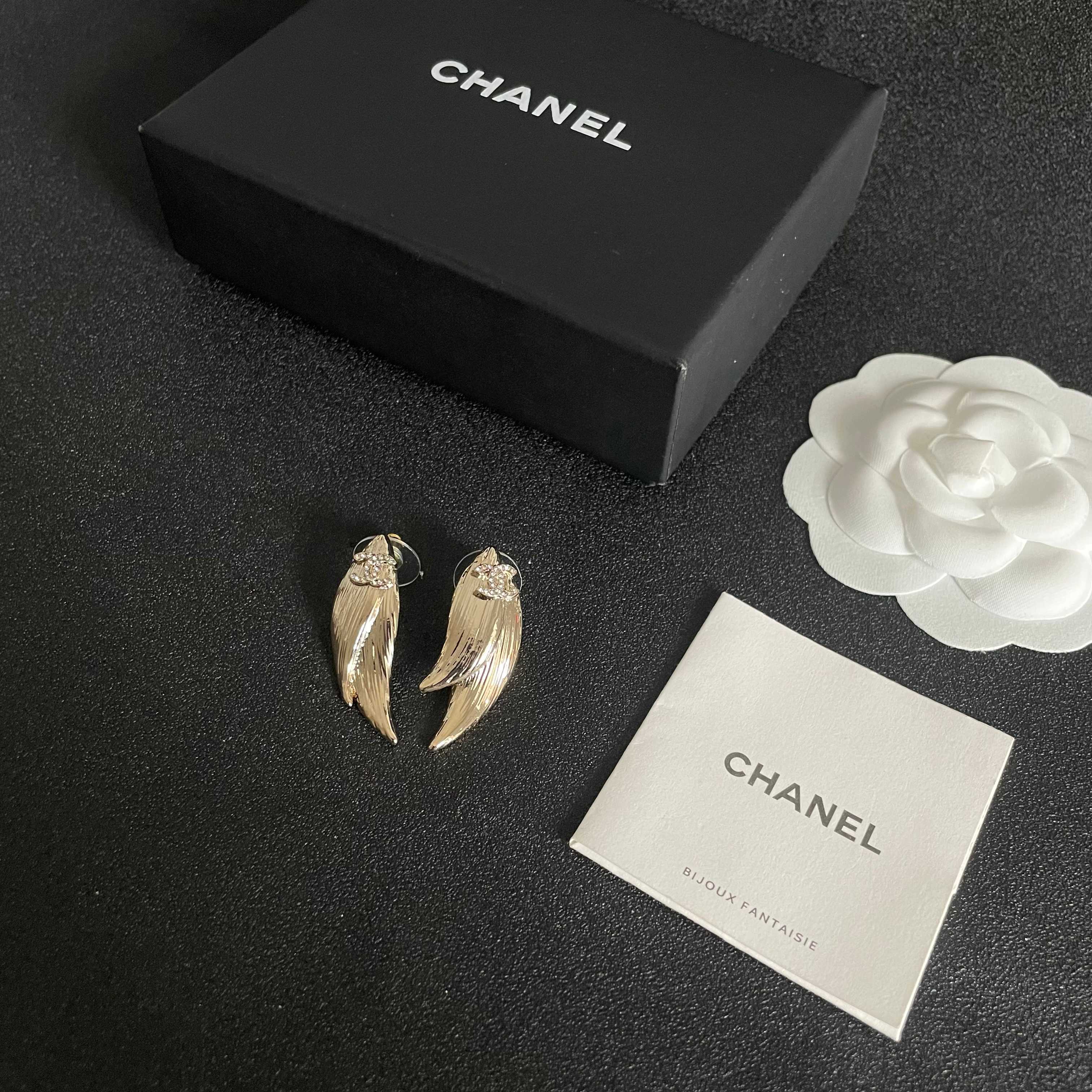  Chanel香奈儿 中古 双C耳钉👀原版复刻logo 小香家的款式真心无需多介绍😘🎶每一款都超好看，精