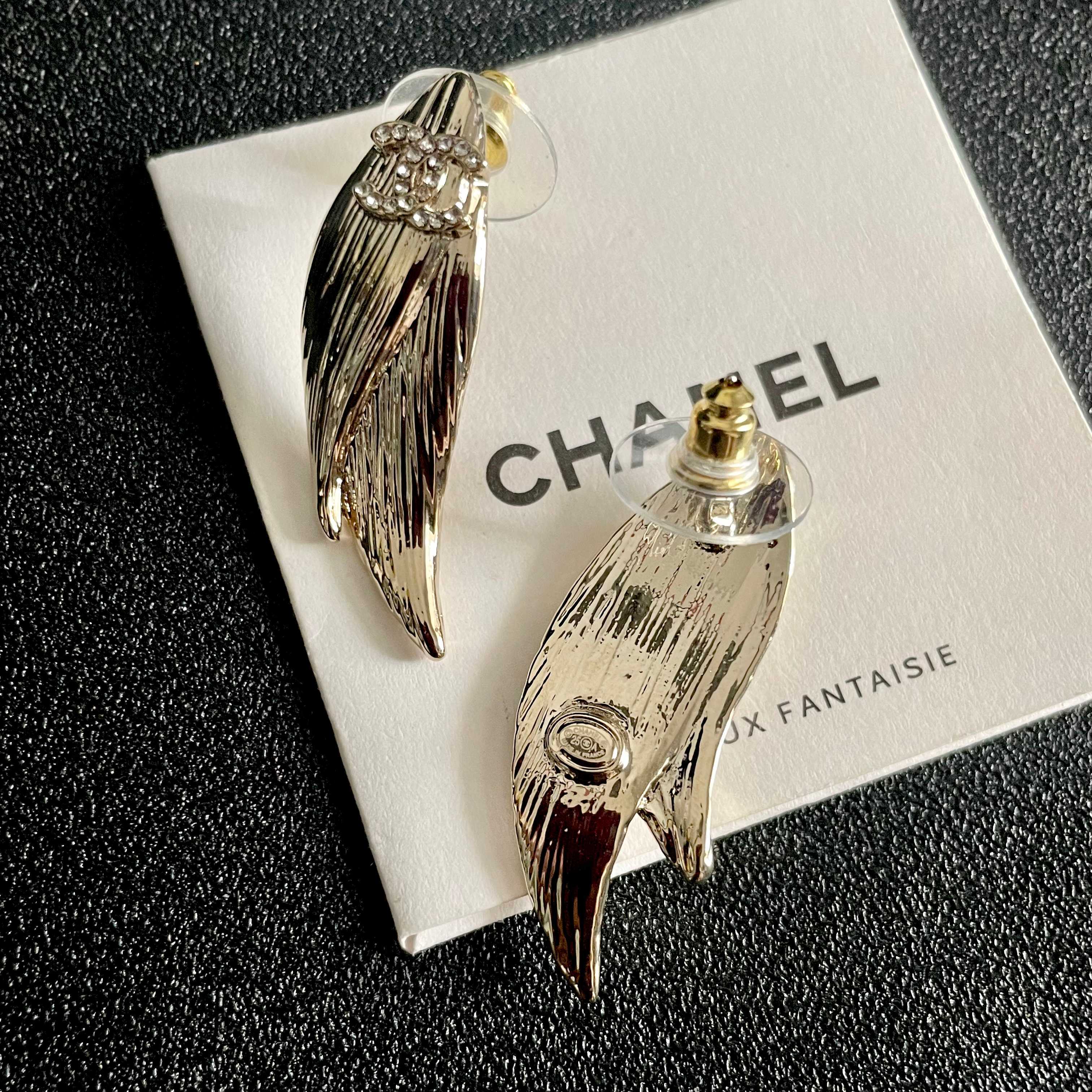  Chanel香奈儿 中古 双C耳钉👀原版复刻logo 小香家的款式真心无需多介绍😘🎶每一款都超好看，精