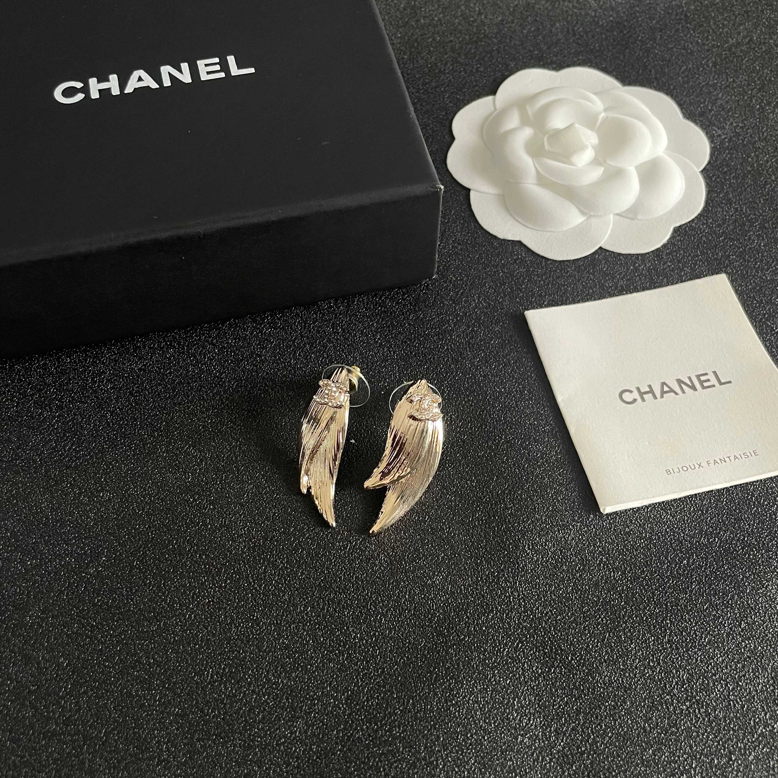  Chanel香奈儿 中古 双C耳钉👀原版复刻logo 小香家的款式真心无需多介绍😘🎶每一款都超好看，精