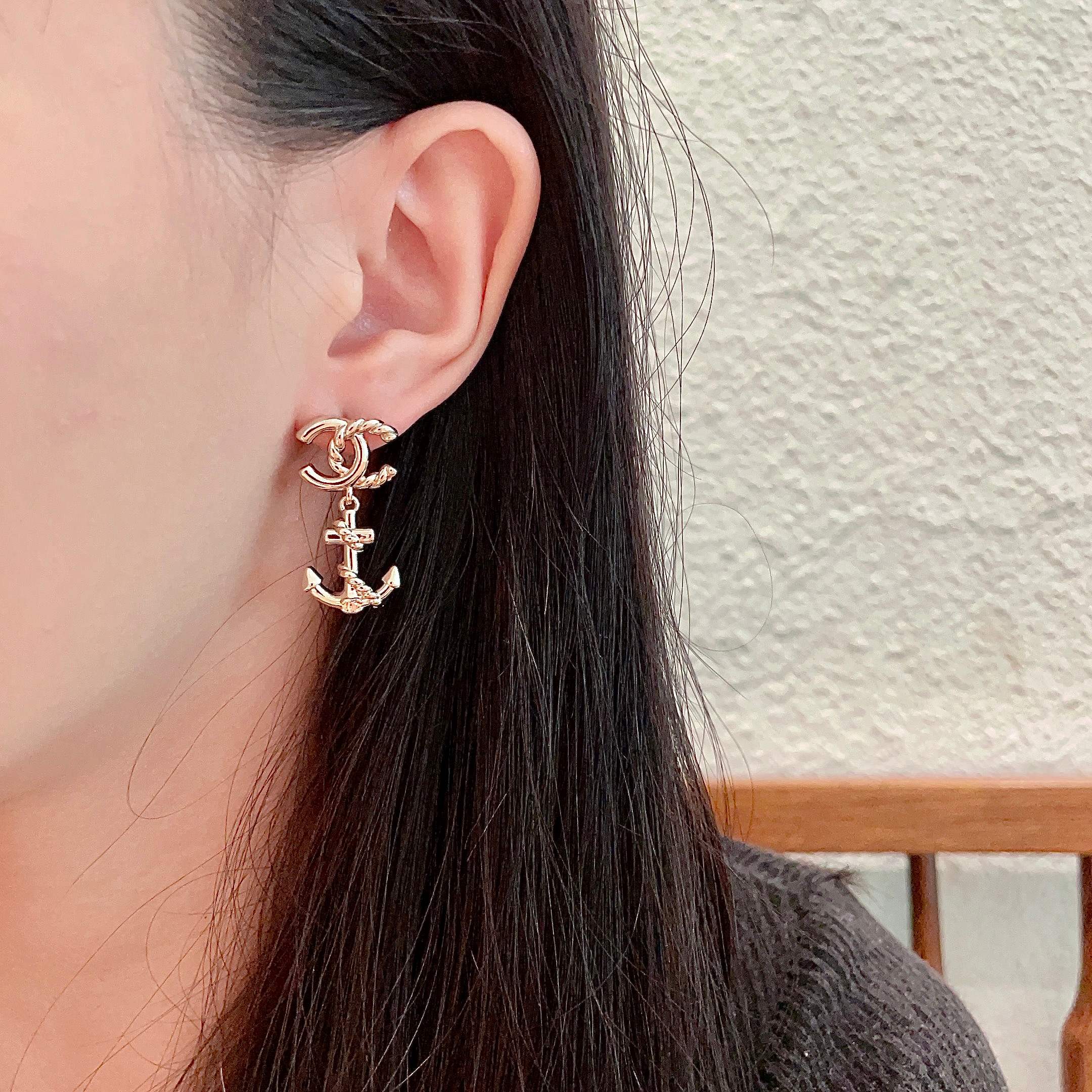  Chanel香奈儿 中古 双C耳钉👀原版复刻logo 小香家的款式真心无需多介绍😘🎶每一款都超好看，精
