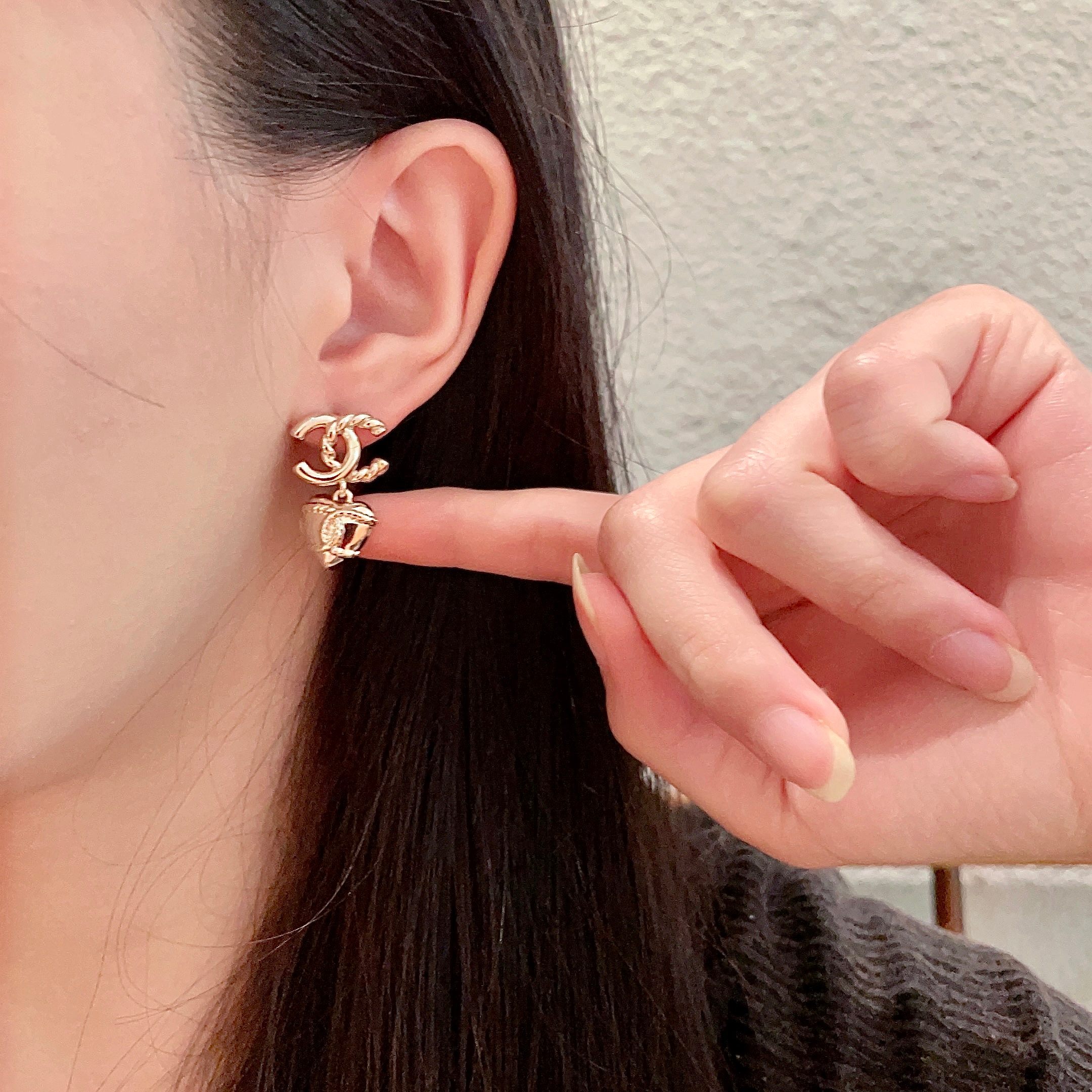  Chanel香奈儿 中古 双C耳钉👀原版复刻logo 小香家的款式真心无需多介绍😘🎶每一款都超好看，精