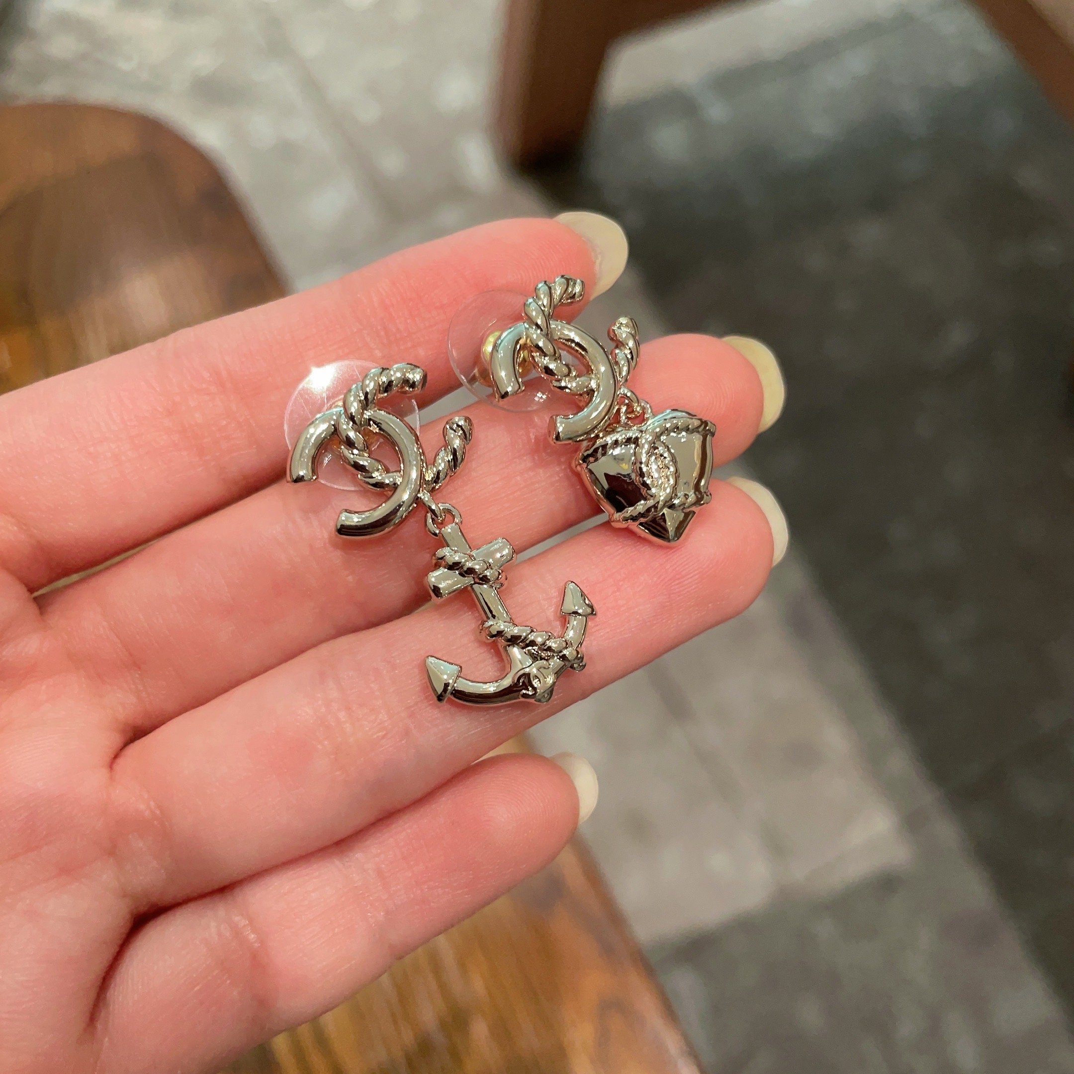  Chanel香奈儿 中古 双C耳钉👀原版复刻logo 小香家的款式真心无需多介绍😘🎶每一款都超好看，精