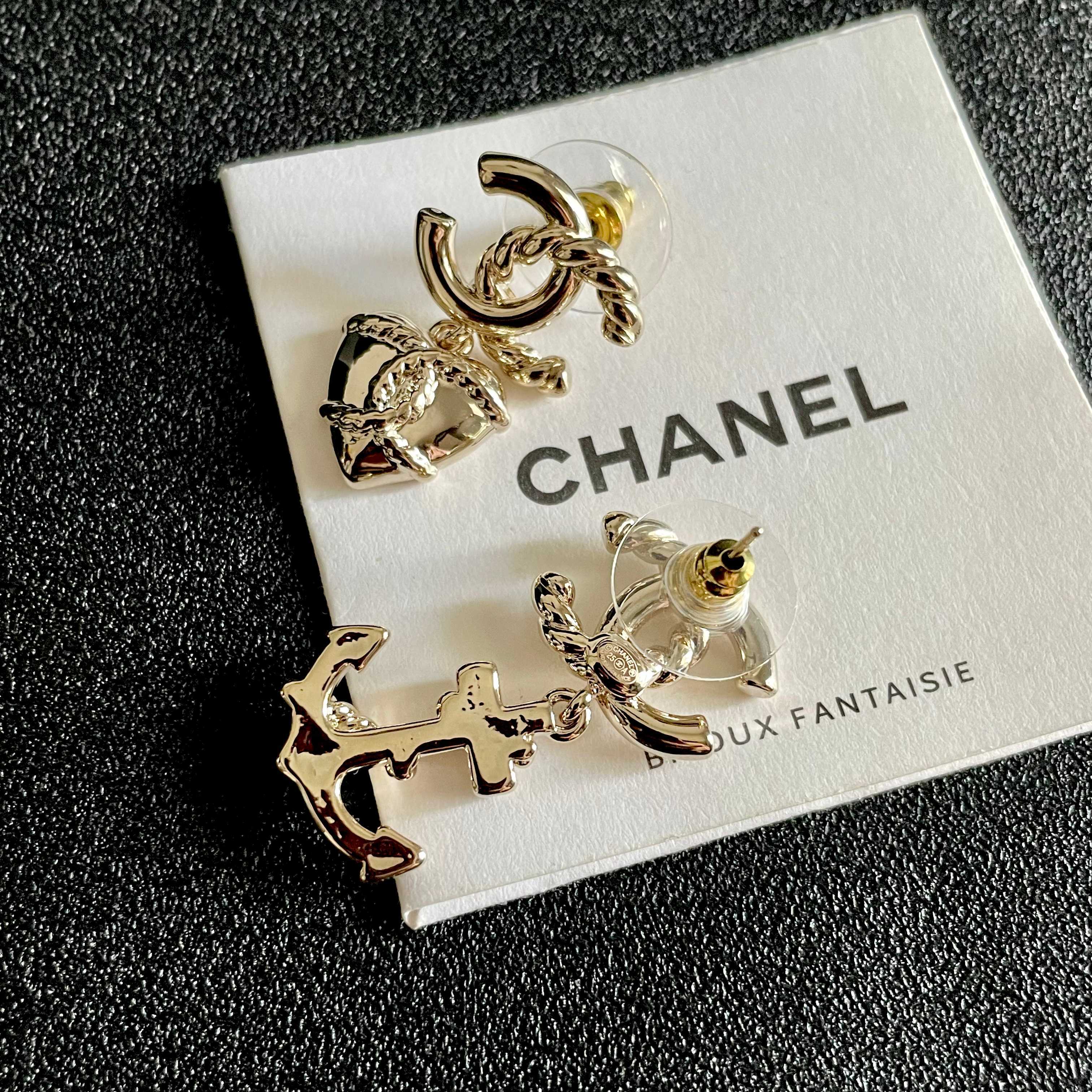  Chanel香奈儿 中古 双C耳钉👀原版复刻logo 小香家的款式真心无需多介绍😘🎶每一款都超好看，精
