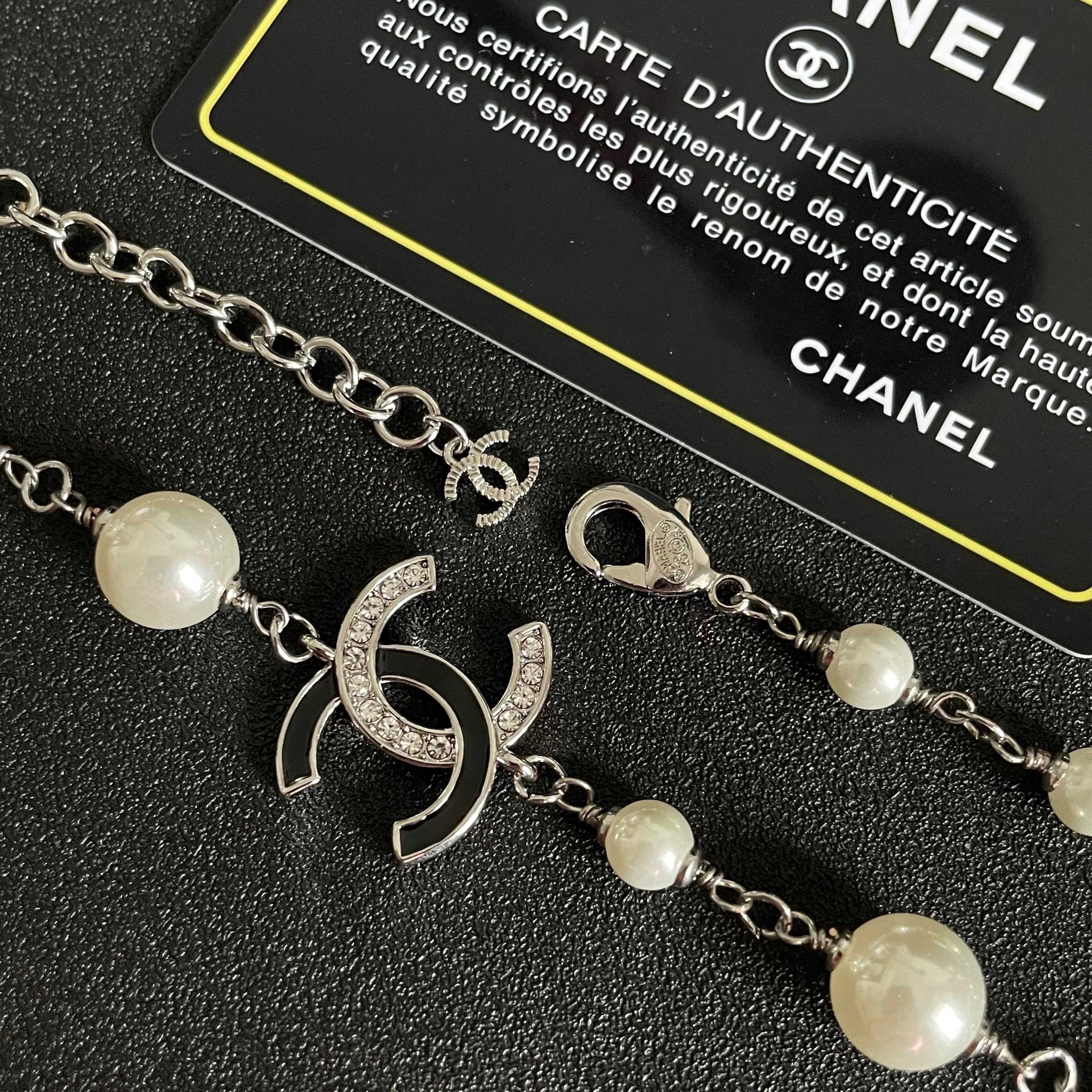  Chanel香奈儿 中古 毛衣链👀小香家的款式真心无需多介绍😘🎶每一款都超好看，精致大方，非常显气质.