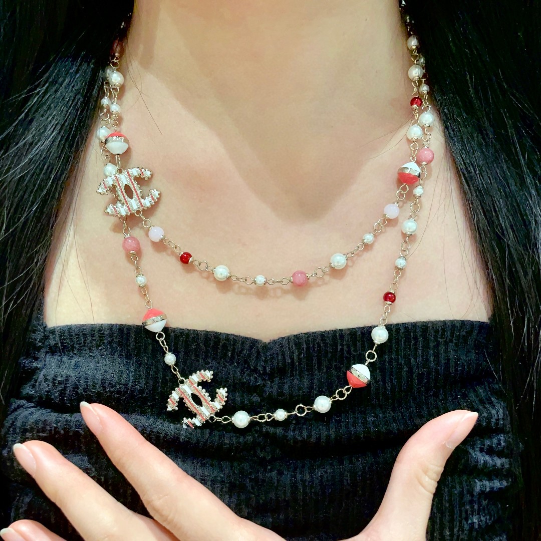  Chanel香奈儿 中古 字母毛衣链 项链👀小香家的款式真心无需多介绍😘🎶每一款都超好看，精致大方，非
