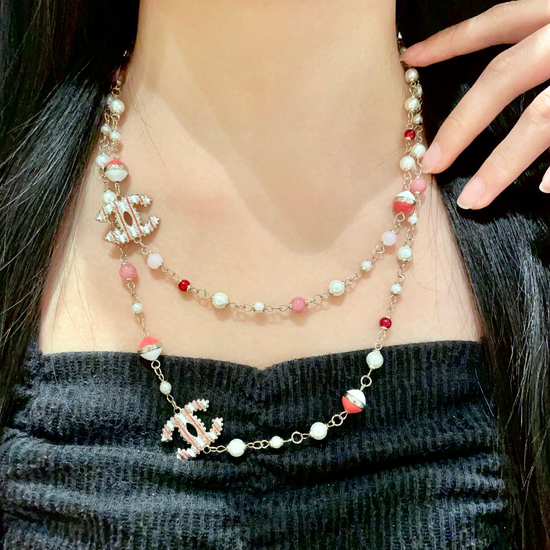  Chanel香奈儿 中古 字母毛衣链 项链👀小香家的款式真心无需多介绍😘🎶每一款都超好看，精致大方，非