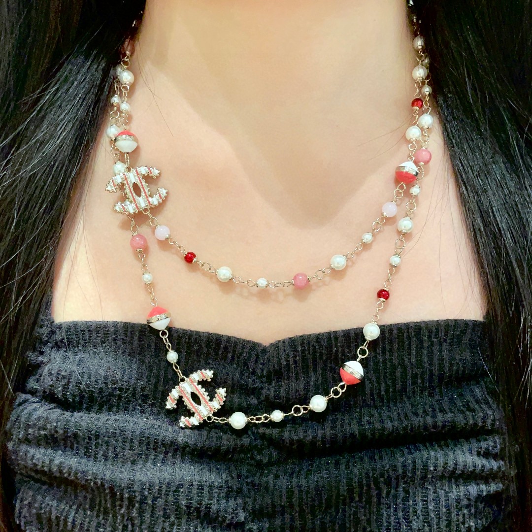  Chanel香奈儿 中古 字母毛衣链 项链👀小香家的款式真心无需多介绍😘🎶每一款都超好看，精致大方，非